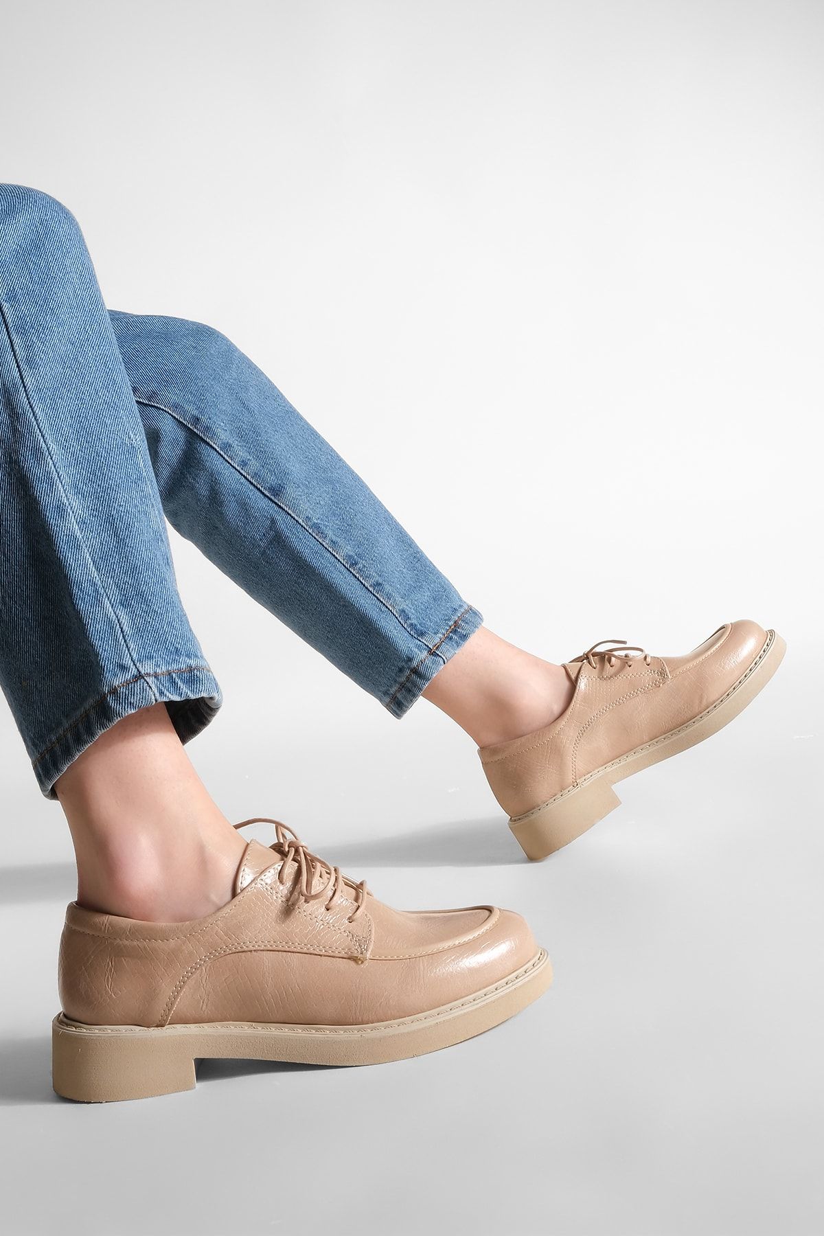 Womens oxford shoes urban outfitters 2025