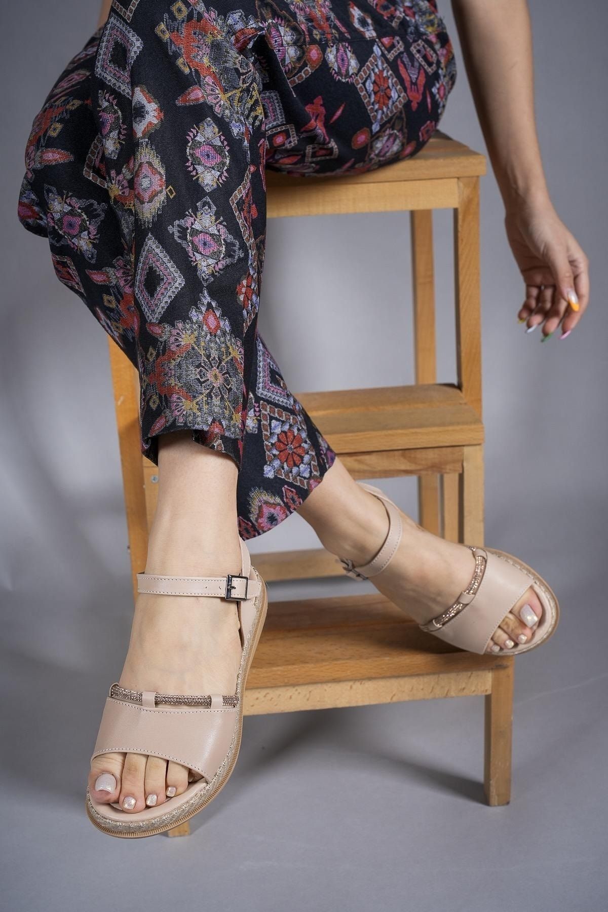 Affordable Chic: Riccon Nude Sandals - ljl0j9m