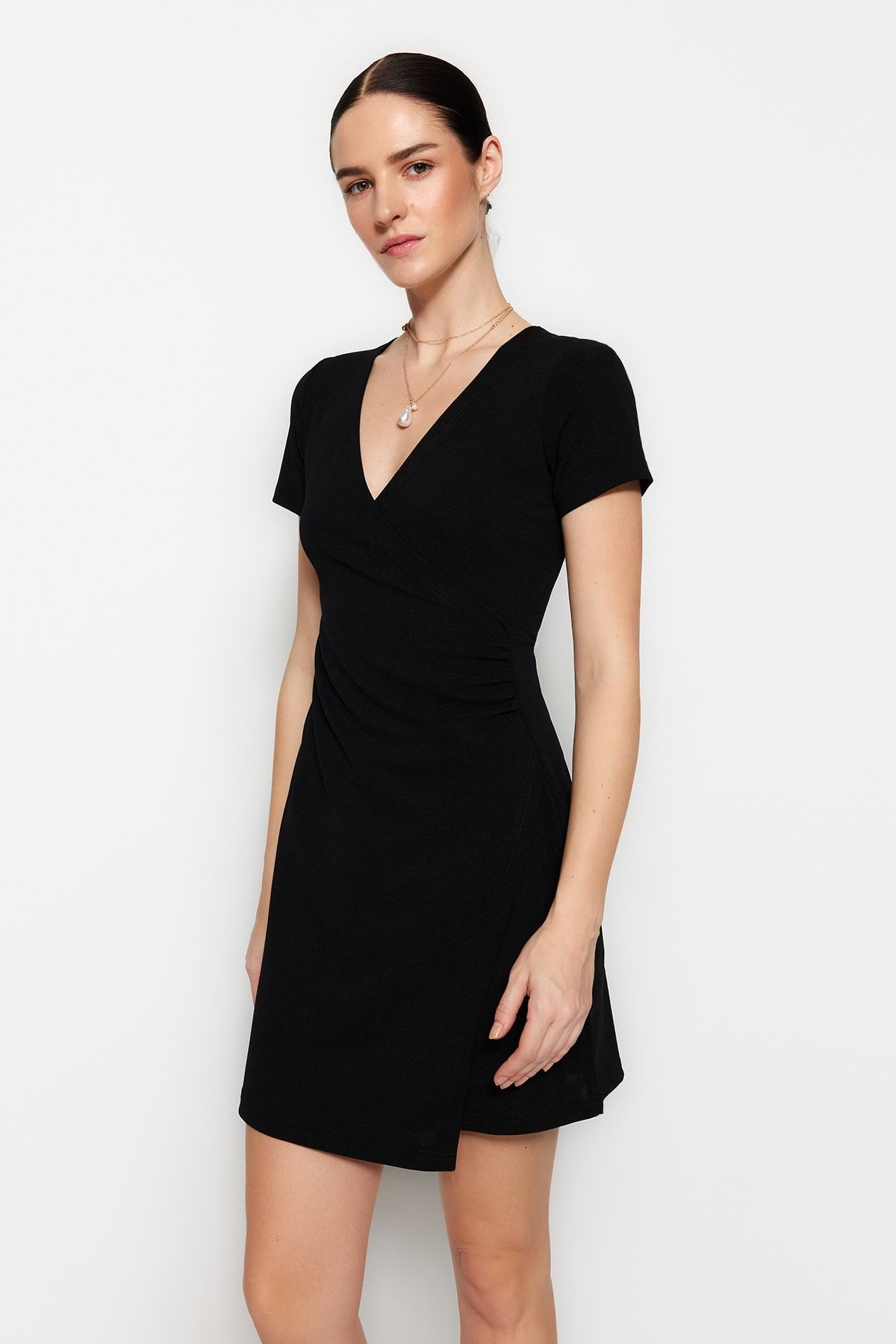 Trendyol Collection-Schwarzes, zweireihiges Mini-Strickkleid aus Crêpe in A-Linie mit zweireihigem Ausschnitt TWOSS23EL01703 2