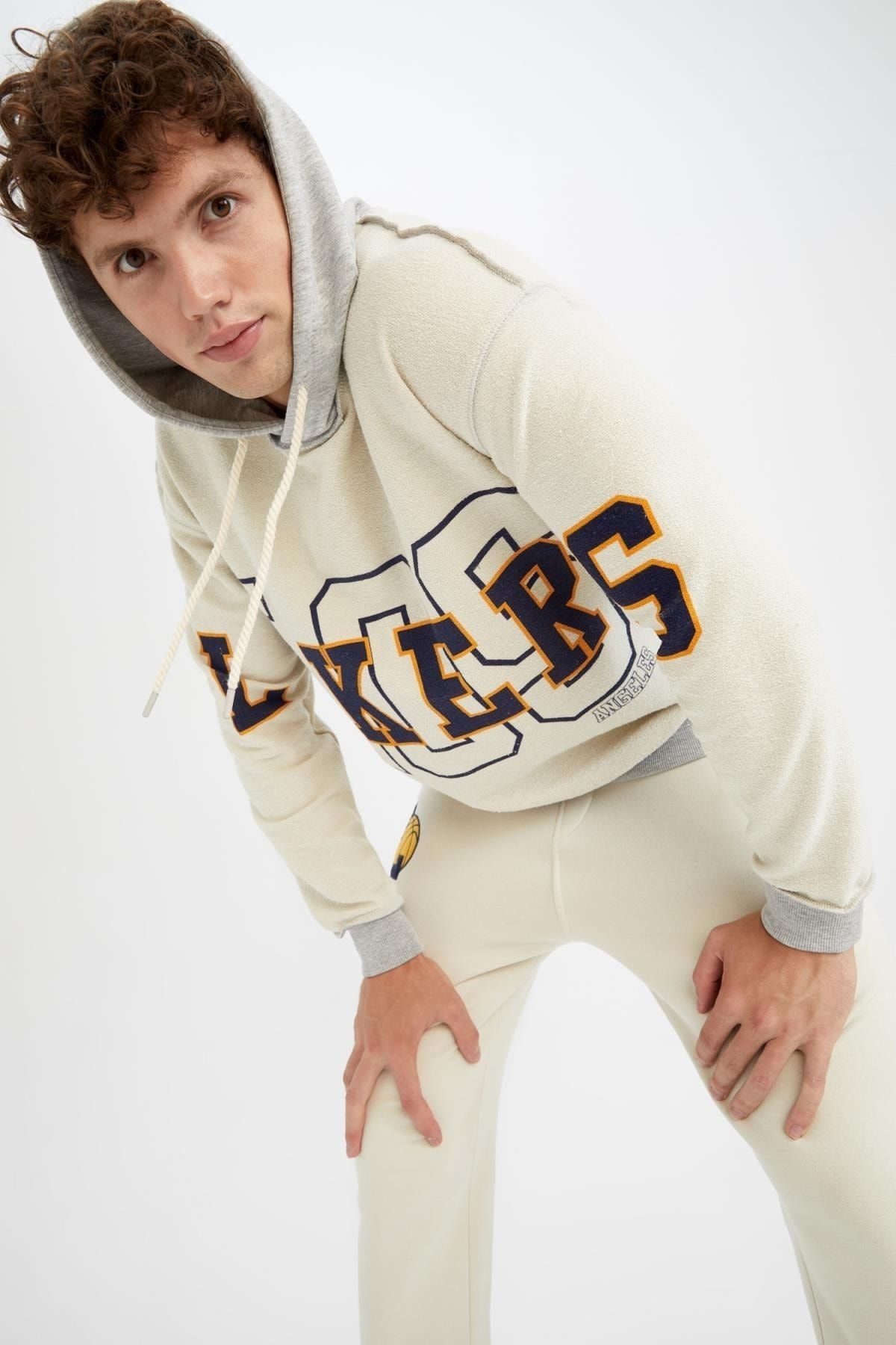 Red WOMAN DeFactoFit NBA Los Angeles Lakers Hoodie Sweatshirt 2732707