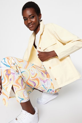 TRENDYOLMİLLA Ekru Cep Detaylı Oversize Denim Ceket TWOAW23CE00224