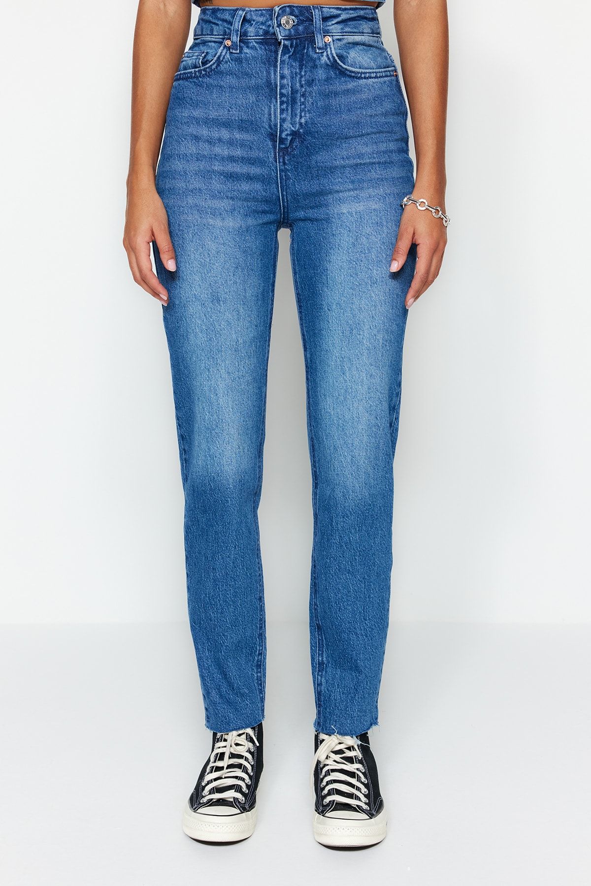 Trendyol Collection Jeans Blau Mom Fast ausverkauft