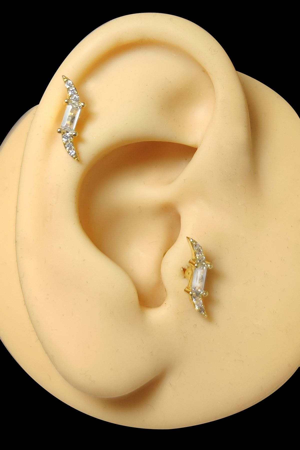 Curved cartilage piercing hotsell
