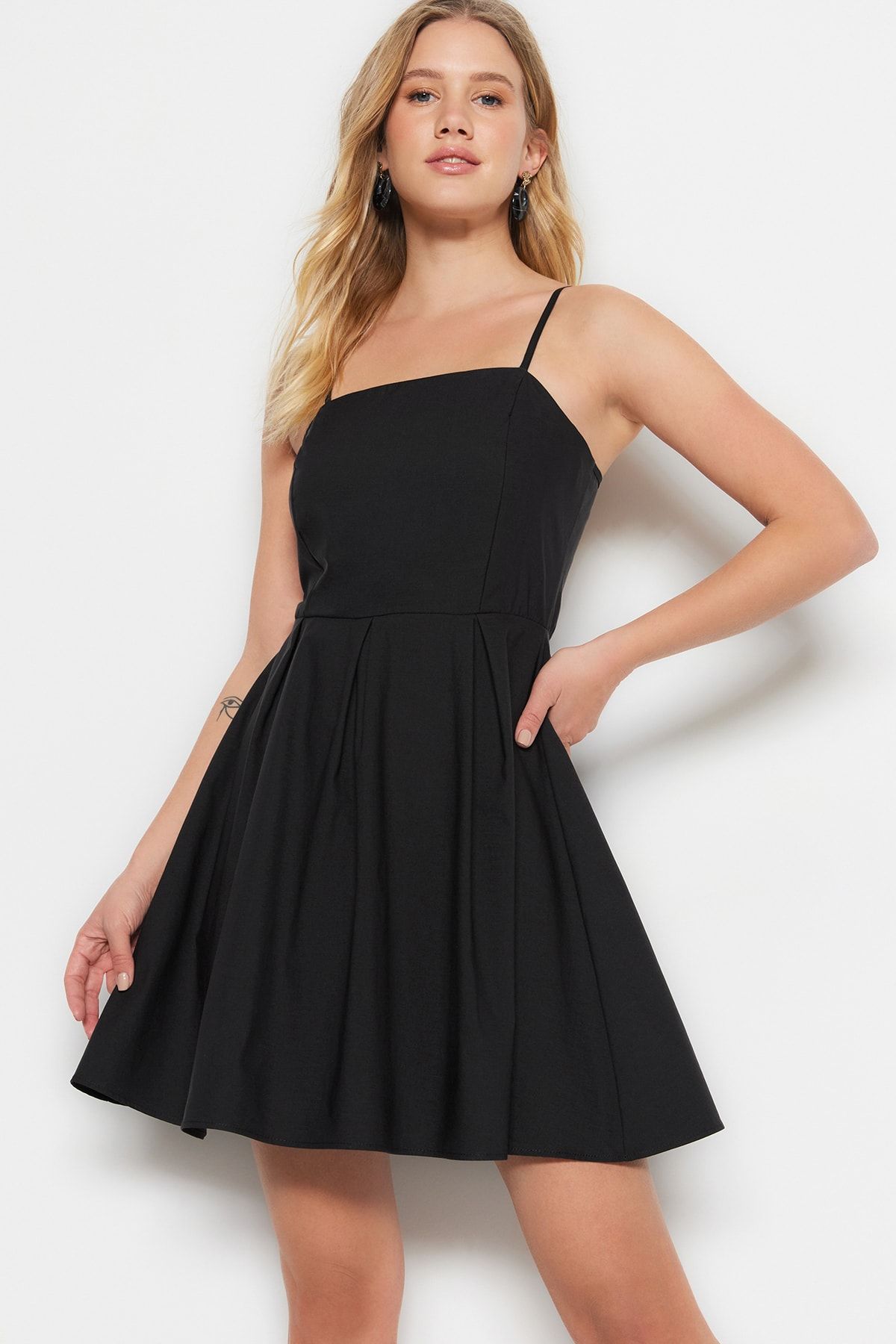 Trendyol Collection Kleid Schwarz Skater