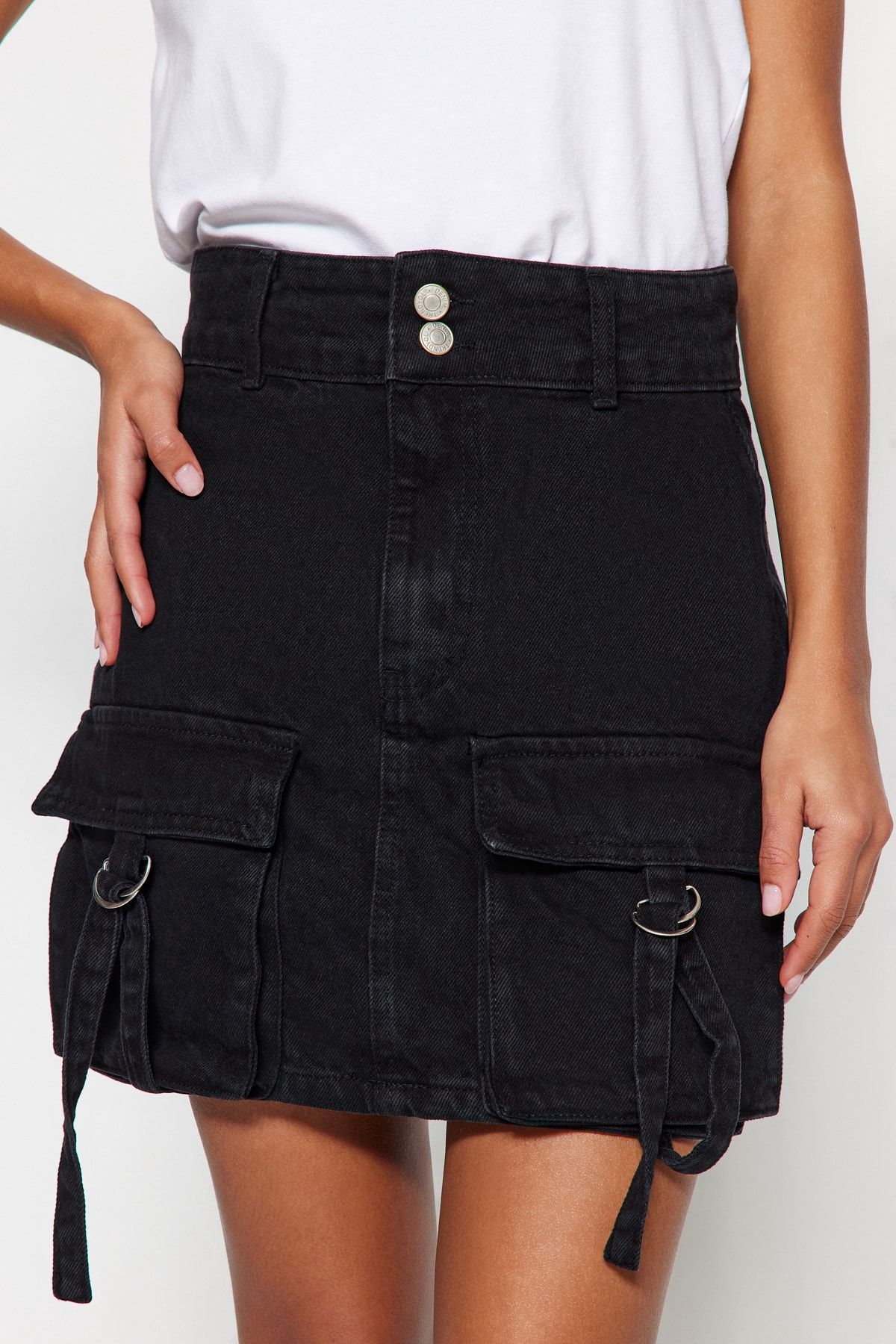 Trendyol Collection-Schwarzer High Waist Mini-Jeansrock mit Cargo-Taschendetail TWOSS23ET00112 4