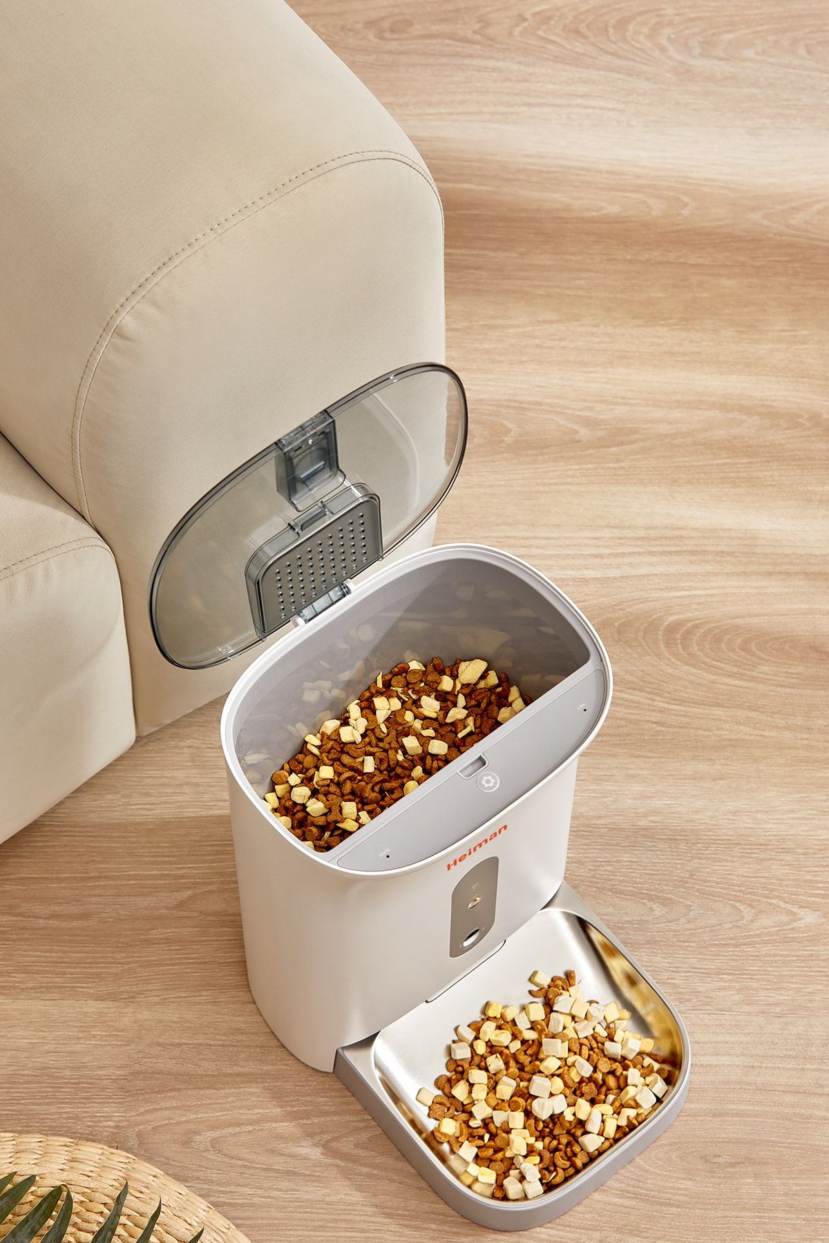 Pet food clearance can dispenser