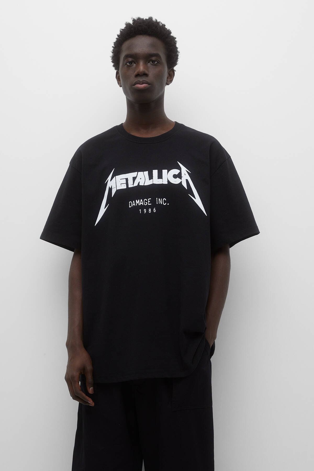 Pull & Bear Kısa Kollu Metallica Baskılı T-shirt