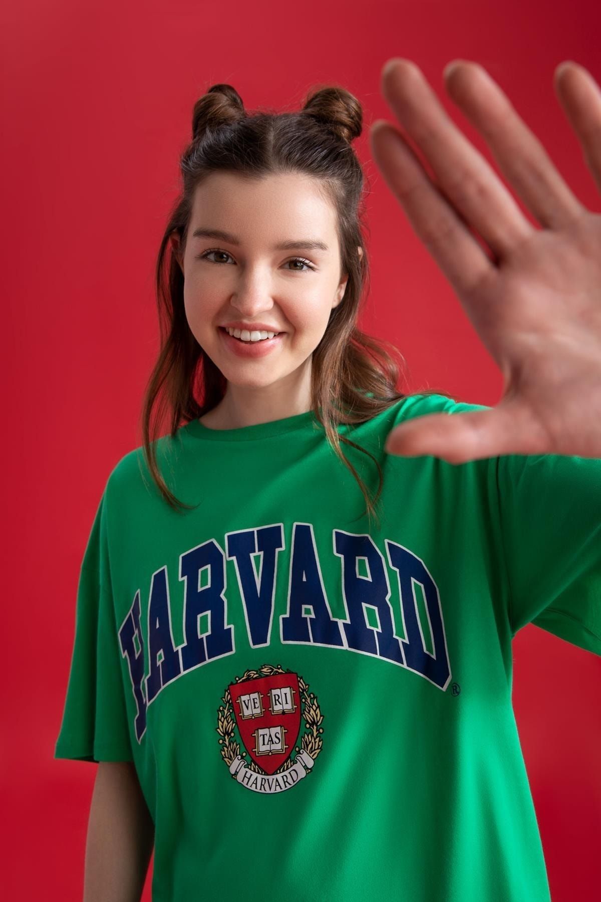 تی شرت یقه پرینت شده اورسایز با طرح Harvard زنانه دفاکتو DeFacto (برند ترکیه)