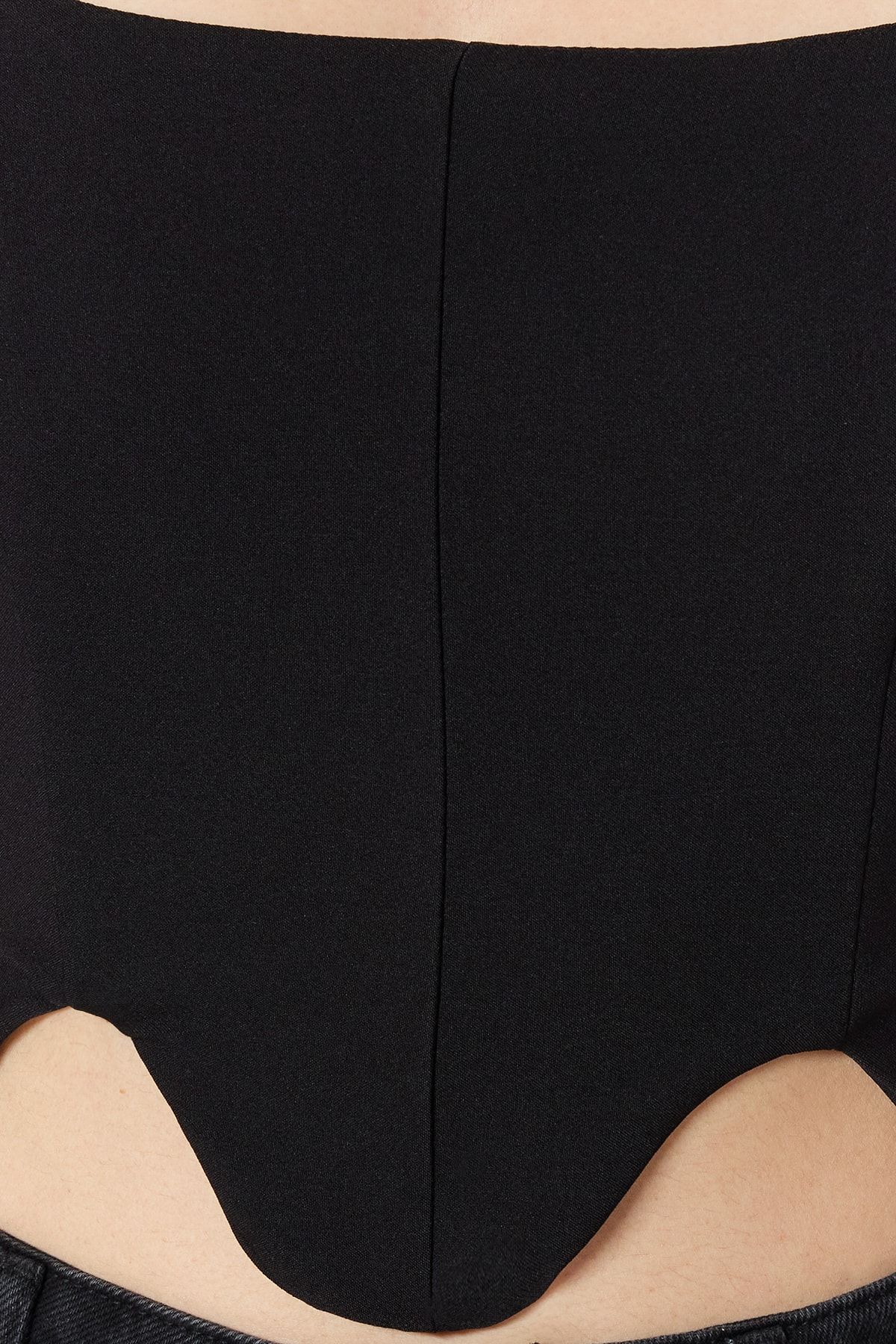 Trendyol Collection-TPRSS22BS0024, Modell: Schwarzes, kurzes Bustier mit Bügel 5