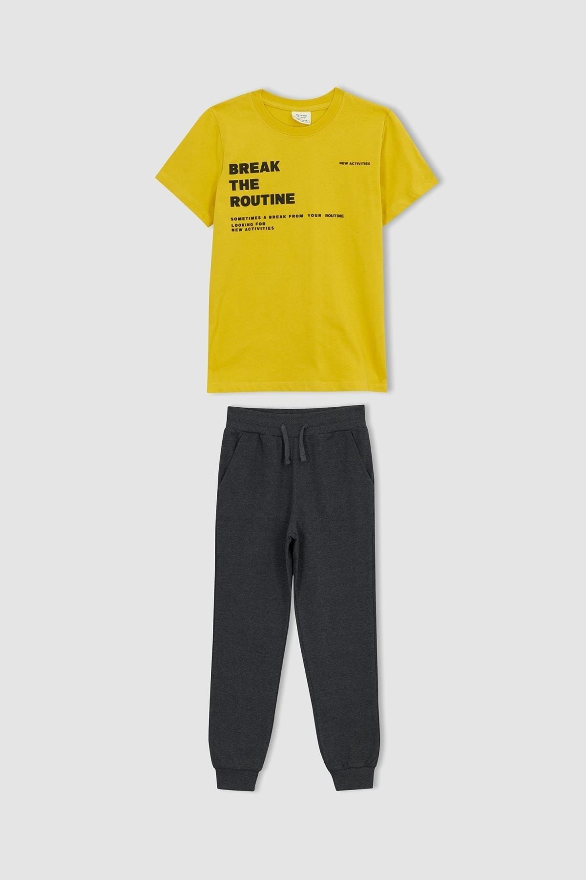 Defacto Boy s Printed Short Sleeve T Shirt Sweatpants Set of 2