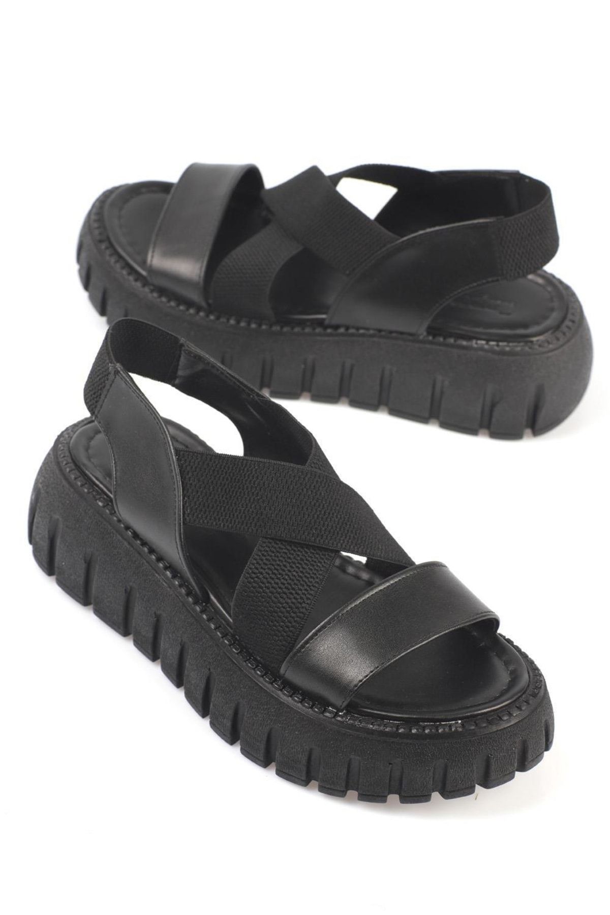 Capone Outfitters Sandalette Schwarz Flacher Absatz Fast ausverkauft