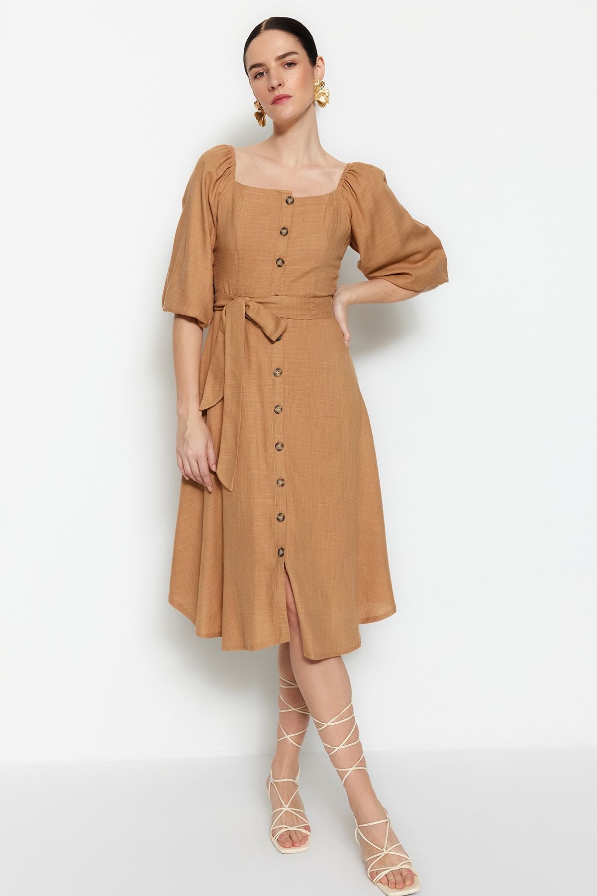 Trendyol Collection Teveöves Midi gombos, négyszögletes gallérral szőtt vászonruha TWOSS19IE0009
