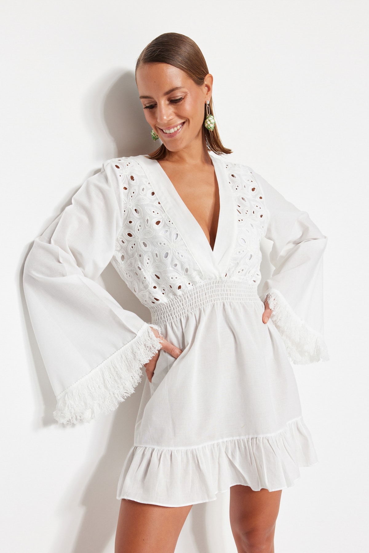 Trendyol Collection Kleid Weiß Gerüschter Saum Fast ausverkauft