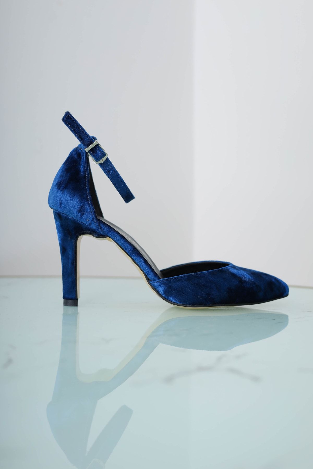 Dark blue velvet heels shop