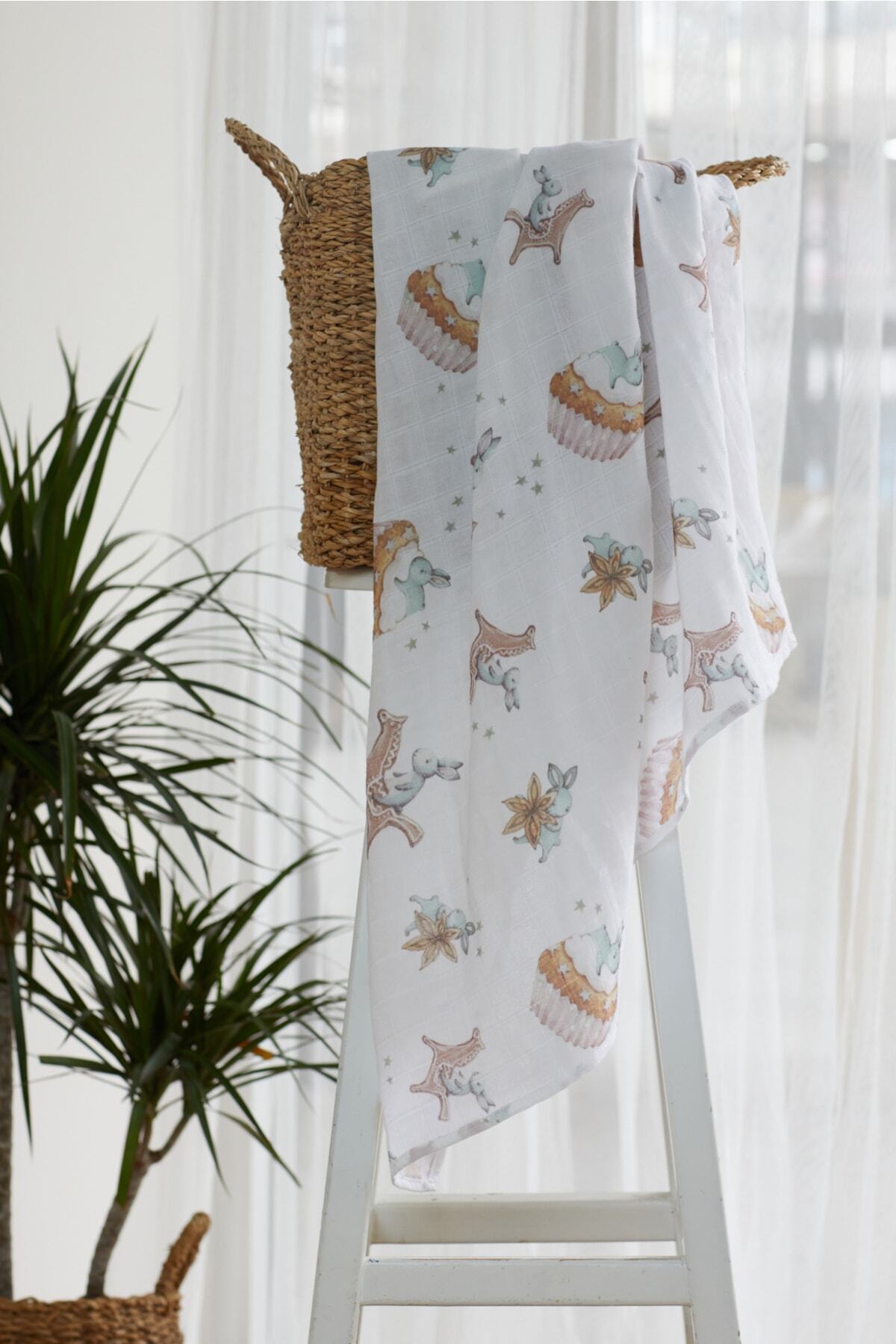 %100 Organik Pamuk Çift Katlı Kareli Müslin Battaniye - Pasta Ve Tavşan Temalı