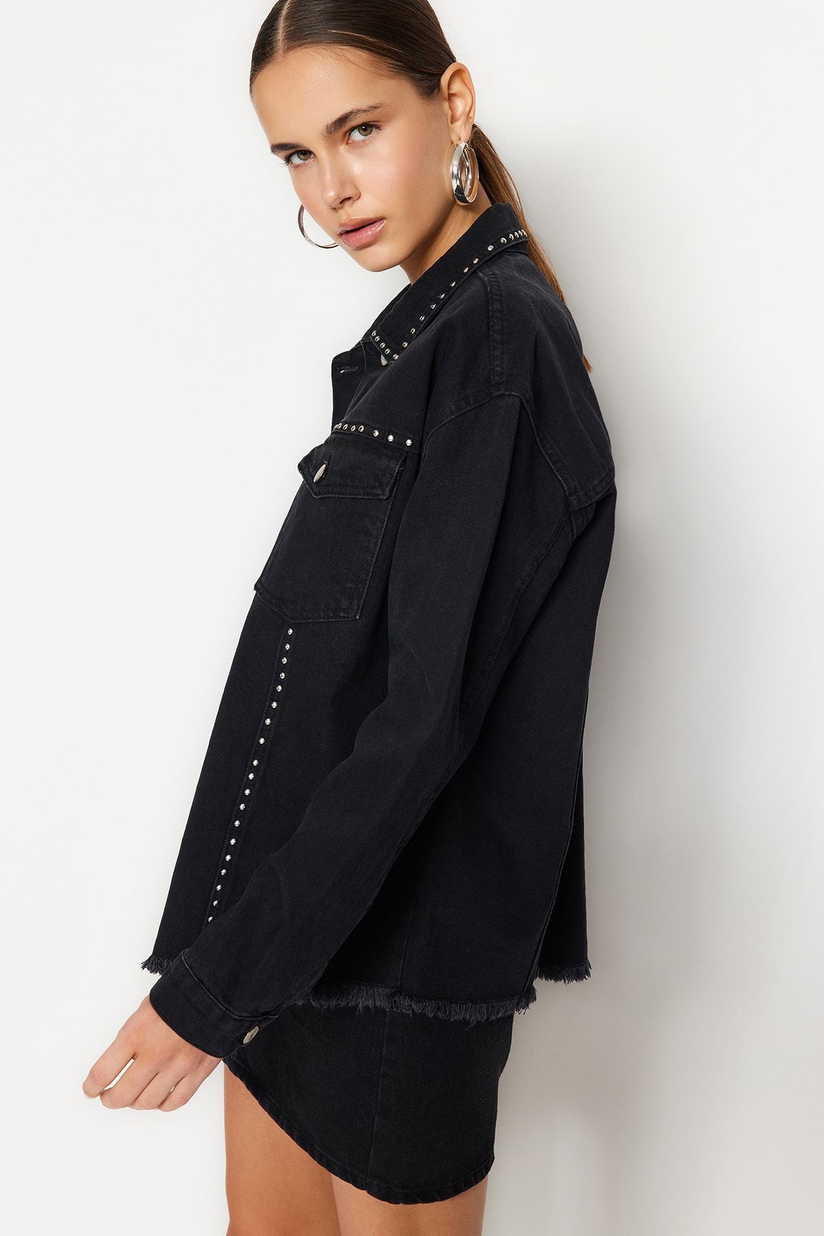 TRENDYOLMİLLA Siyah Trok Detaylı Denim Ceket TWOAW23CE00244 CE9354