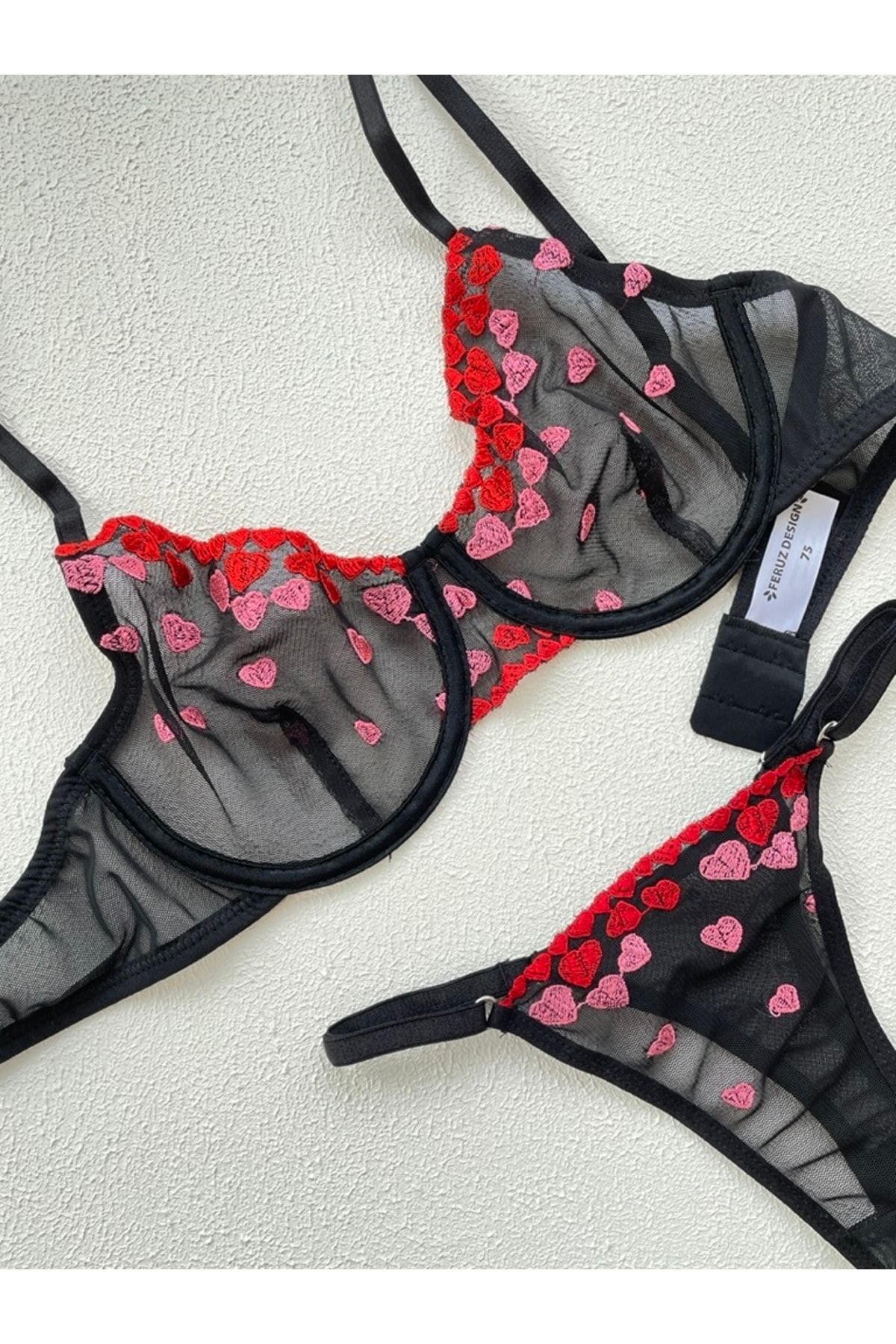 Feruzdesign Siyah Balenli Pembe Kalp Işlemeli Bralet Takımı OH9348