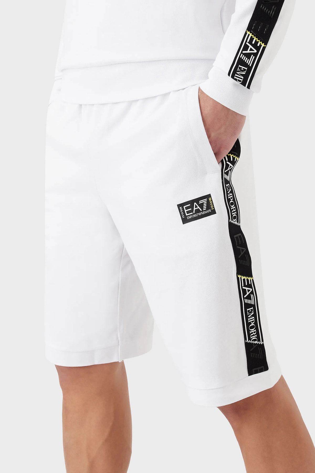 Ea7 outlet white shorts