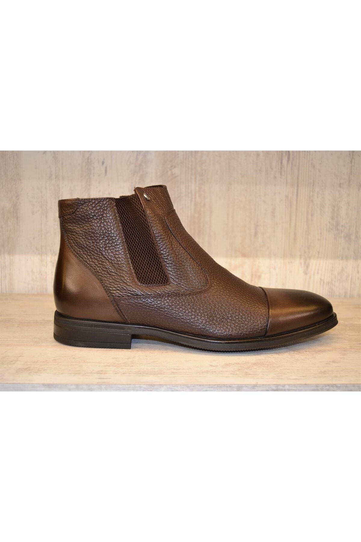 چکمه مردانه چرم اصل قهوه‌ای کد ۱۱۹۲۵۲۵۱ پیر کاردین بوت Pierre Cardin