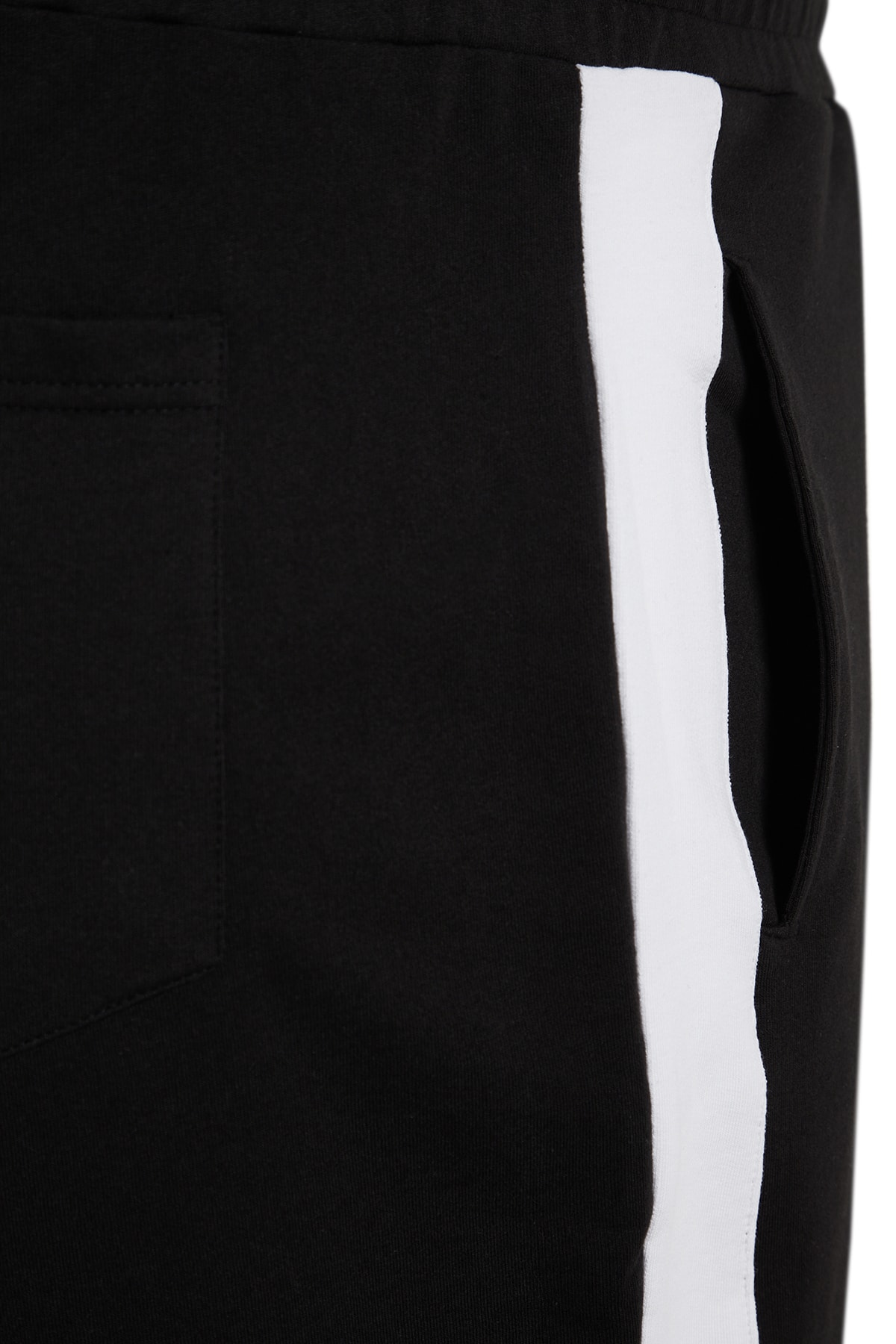 Trendyolmilla  Büyük Beden Siyah Regular/Normal Kesim Orta Boy Lastik Belli Renk Panelli Şort TMNSS23SR00046 - Görsel 15