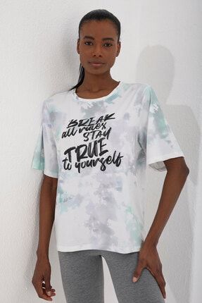 Yeşil Kadın Yazı Baskılı Batik Desenli Oversize O Yaka T-shirt - 97125 T10BY-97125