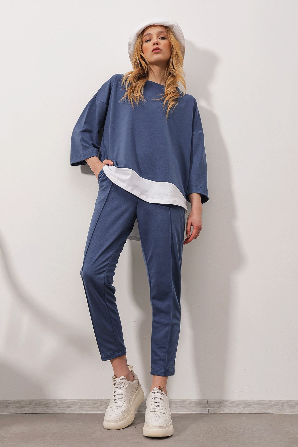 Trend Alaçatı Stili Blauer Damenanzug mit breitem Kragen, elastischer Taille, doppelter Tasche, Vordernähten und zwei Fäden an der Unterseite, ALC-X8175