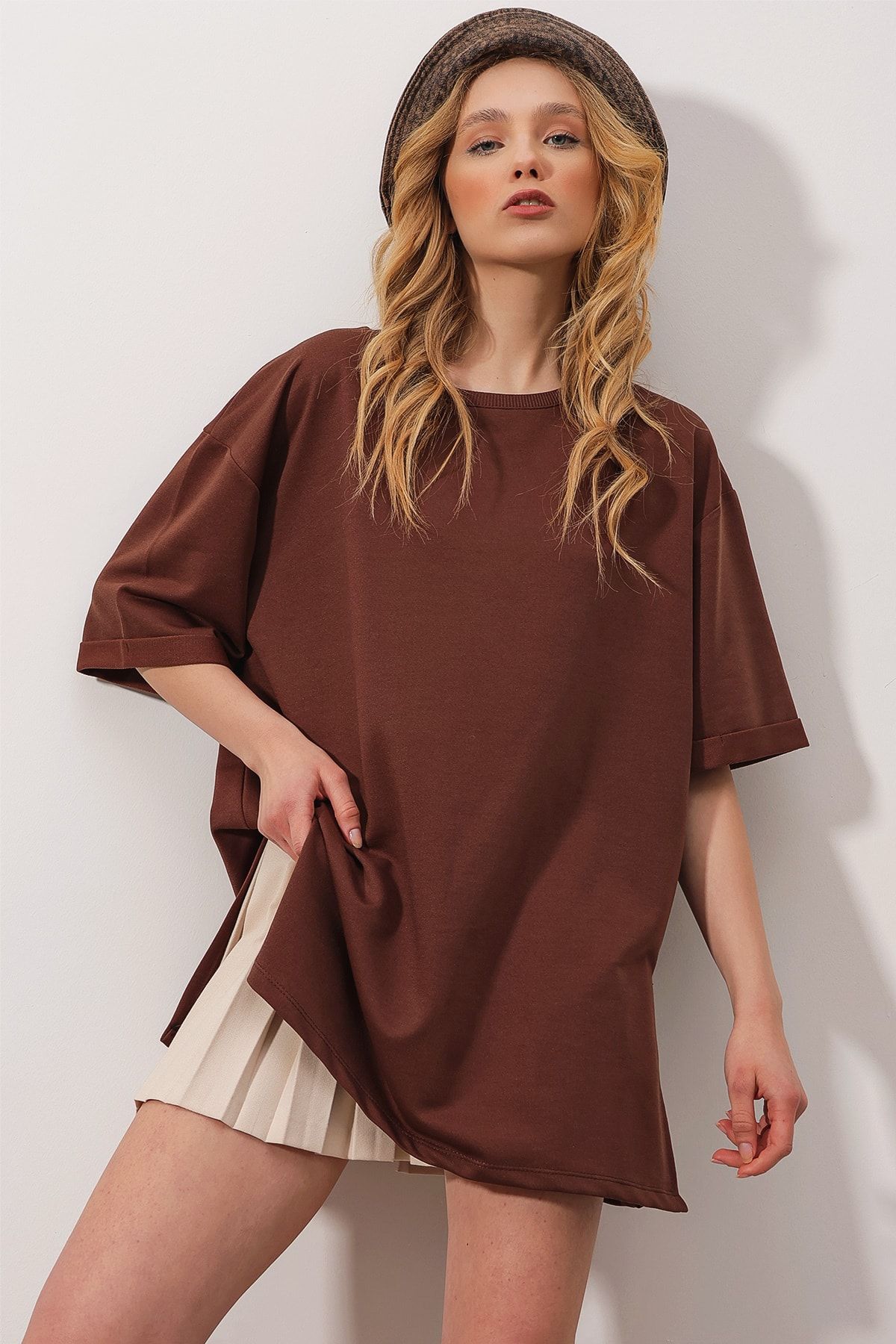 Trend Alaçatı Stili T-Shirt Braun Oversized Fast ausverkauft