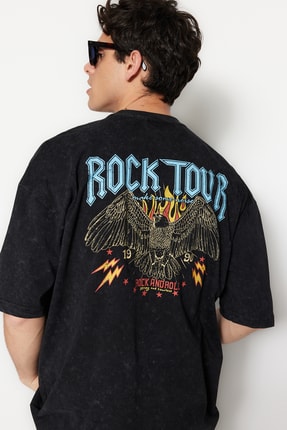 TRENDYOL MAN Siyah Erkek Oversize %100 Pamuklu Yıkama Efektli Rock Baskılı T-Shirt TMNSS23 TS00231