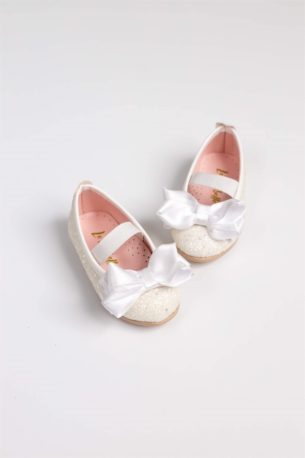 Le Mabelle Beyaz Fiyonklu Simli Kız Çocuk Ayakkabı