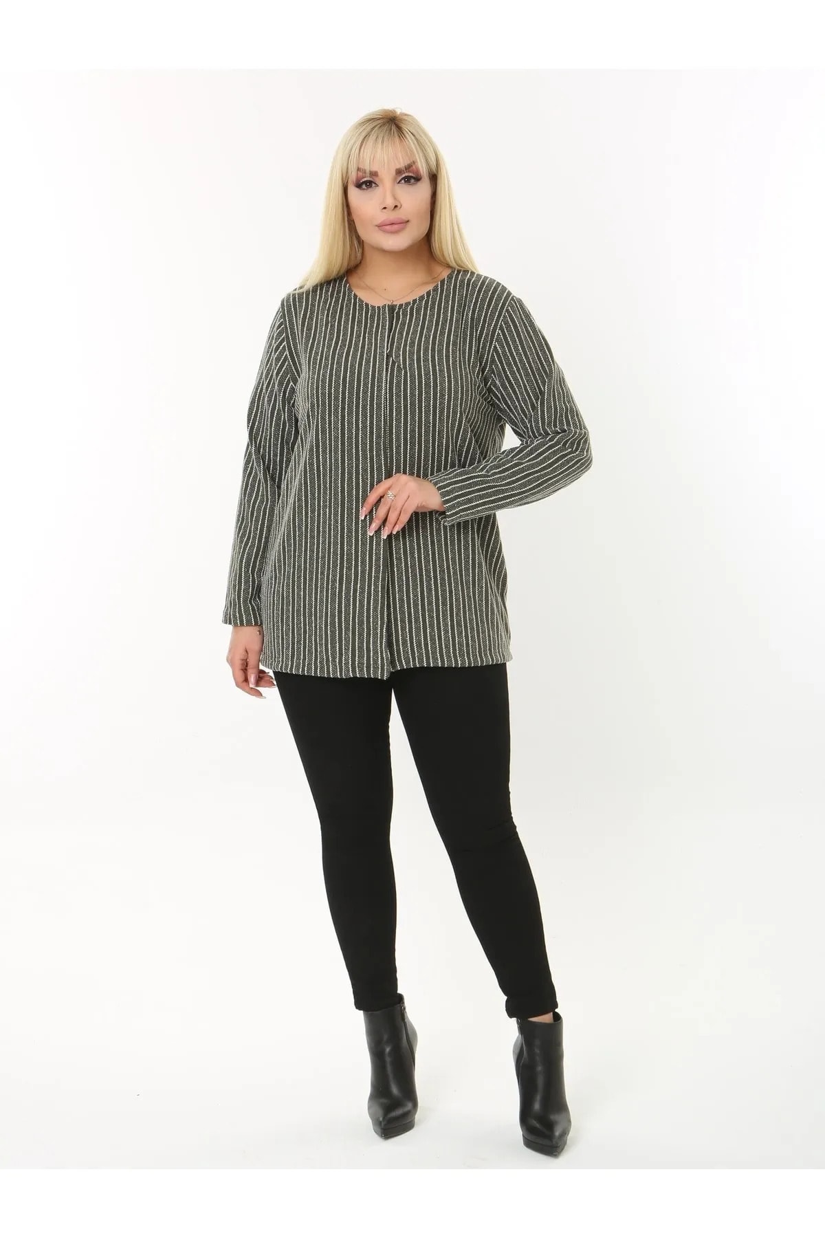 Genel Markalar Kadın Büyük Beden Yakası Kopçalı Dikine Çizgili Jakarlı Abiye Hırka