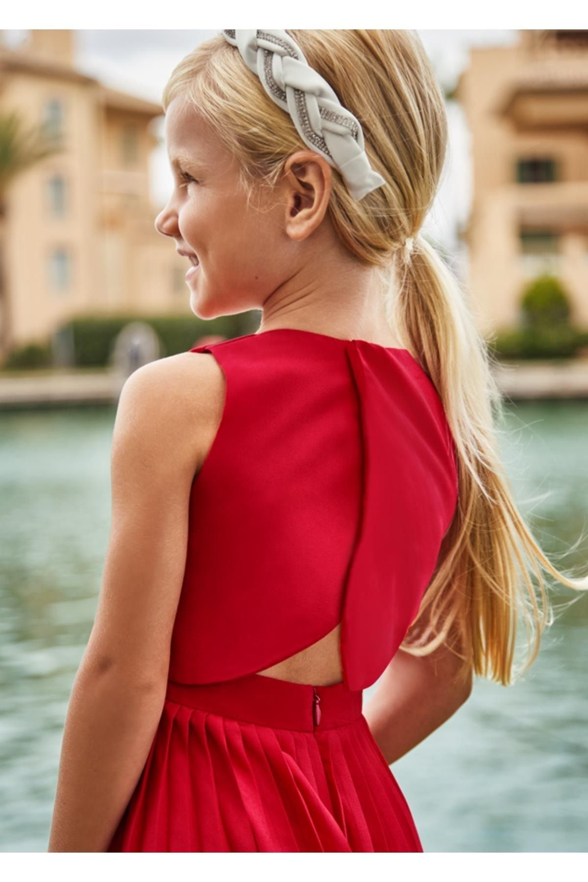 Girl red jumpsuit 2025