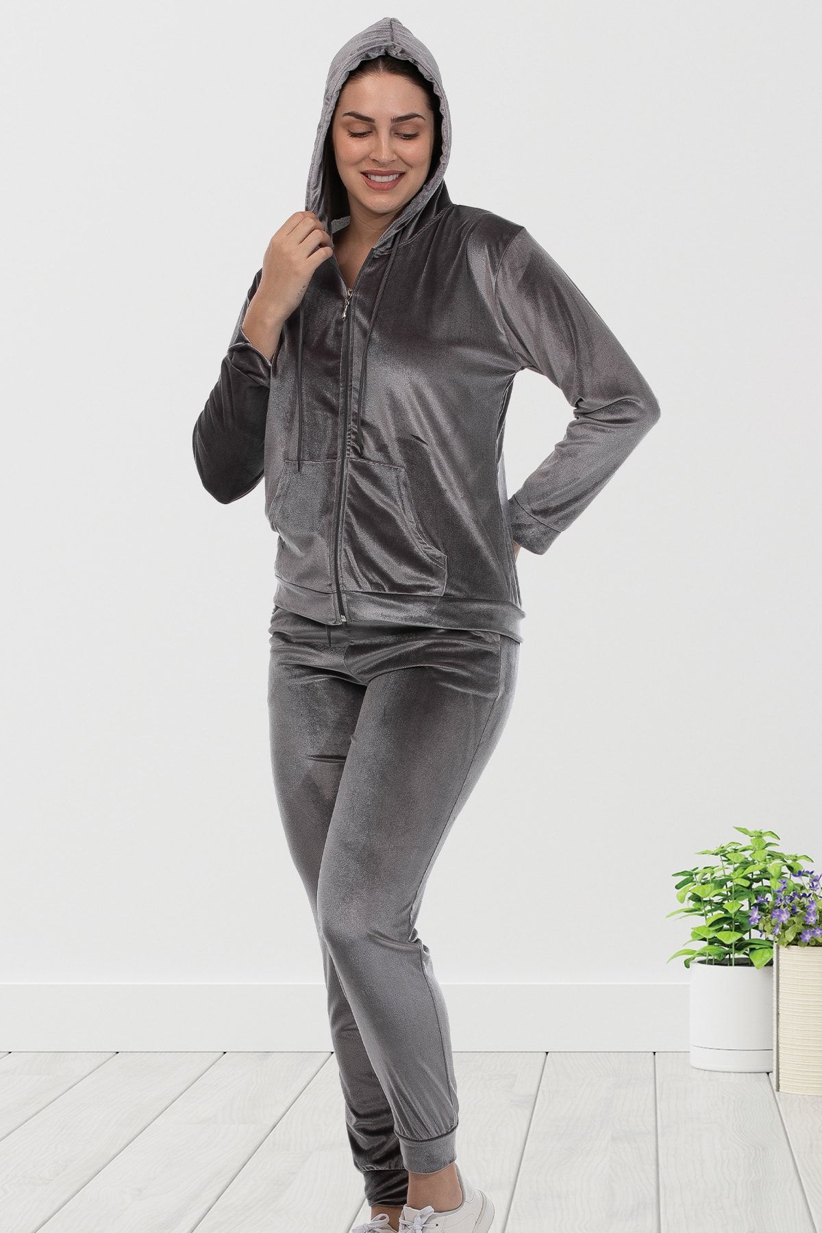 Grey velour tracksuit 2025