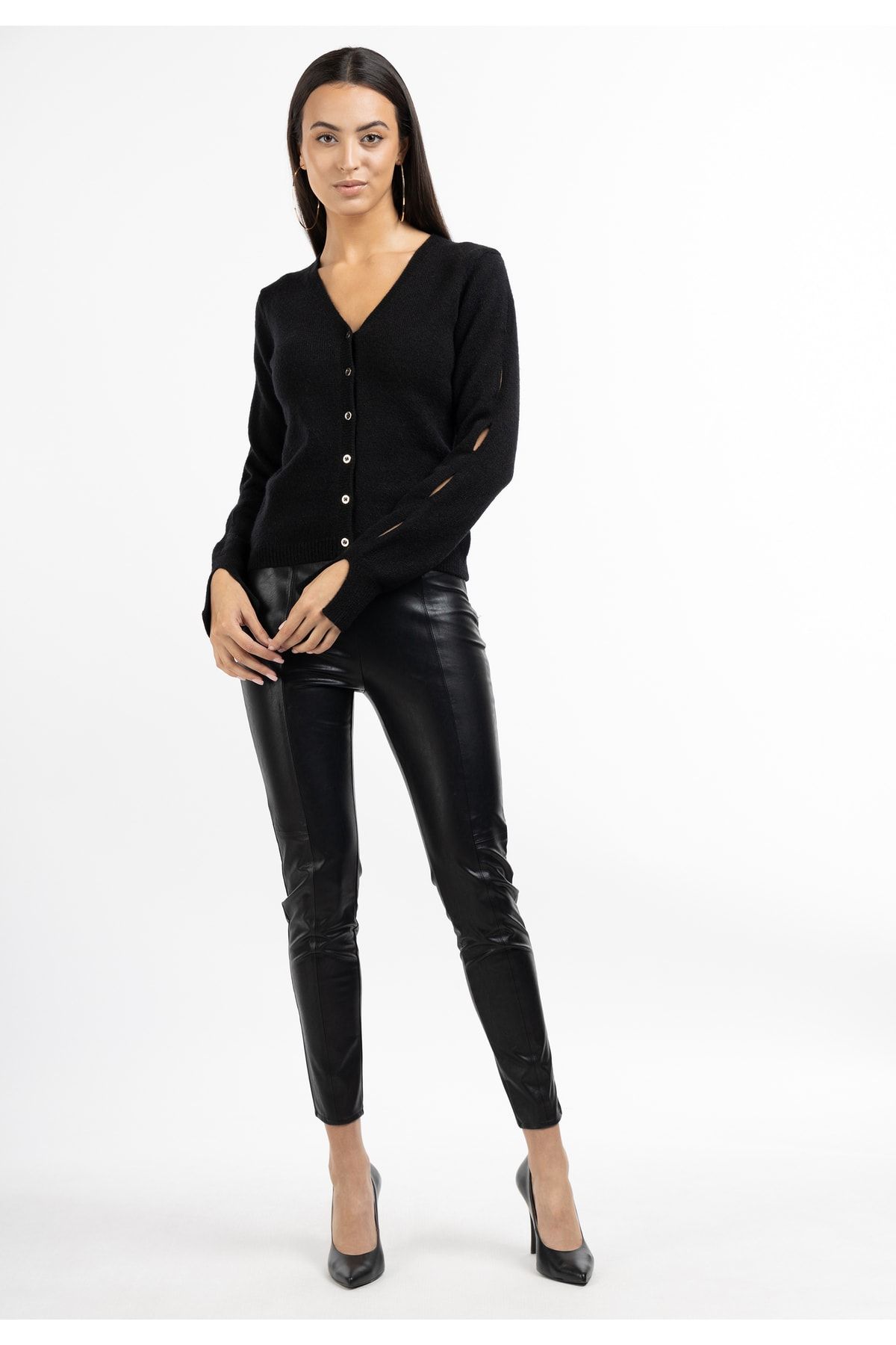 Faina Strickjacke Schwarz Regular Fit