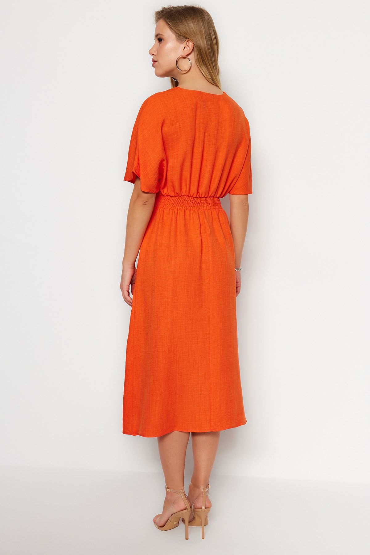 Trendyol Collection-Orangefarbenes A-Linien-Midikleid aus Webstoff mit V-Ausschnitt und Schnürung TWOSS23EL01543 6