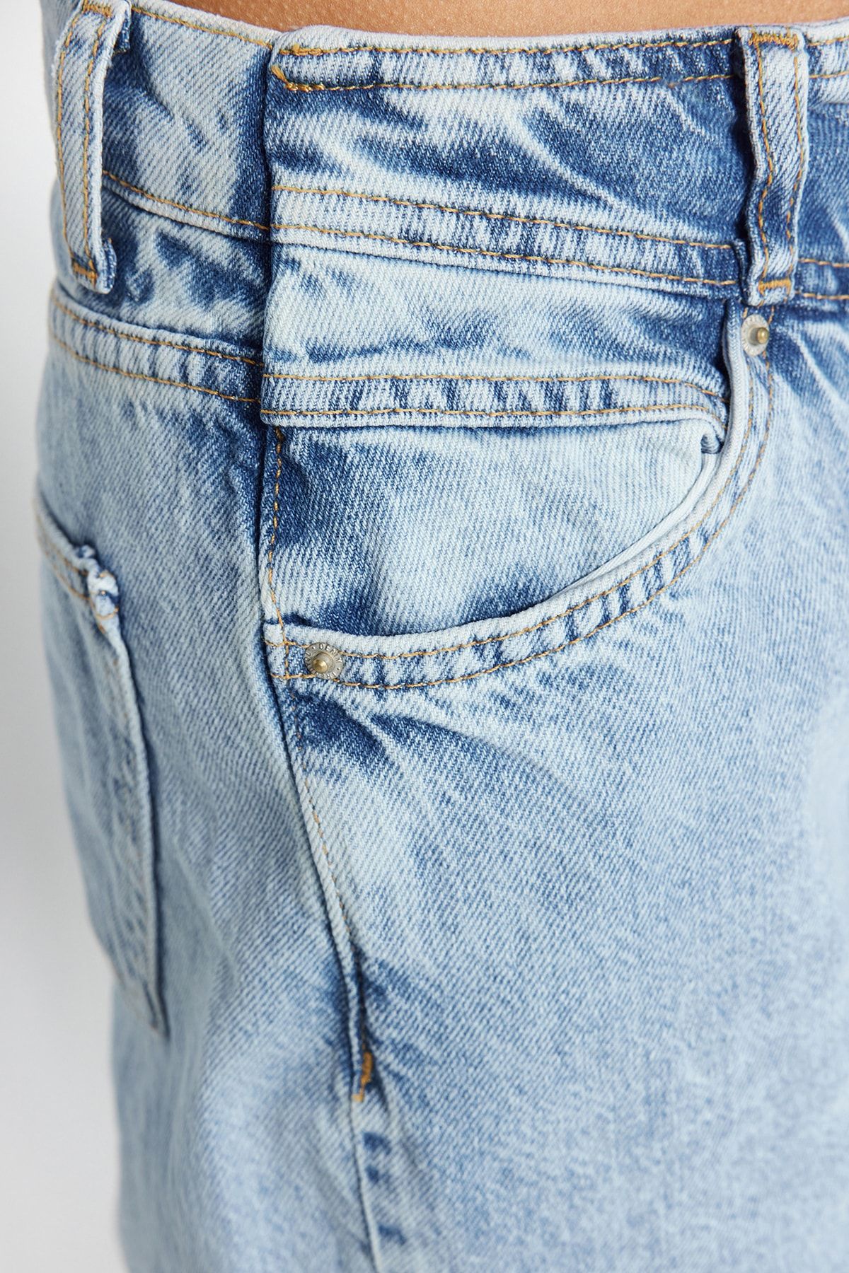 Trendyol Collection-Blue Waist Detailed High Waist Wide Leg Jeans TWOSS21JE0385 5
