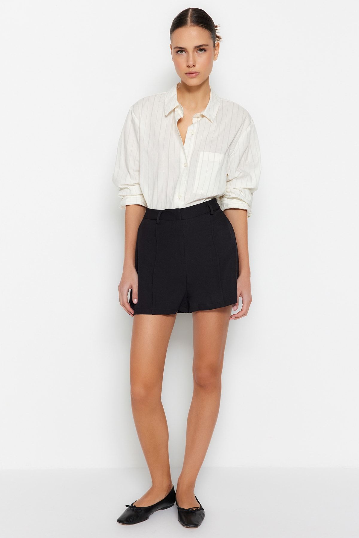 Trendyol Collection-Černé žebrované tkané šortky TWOSS23SR00079 3