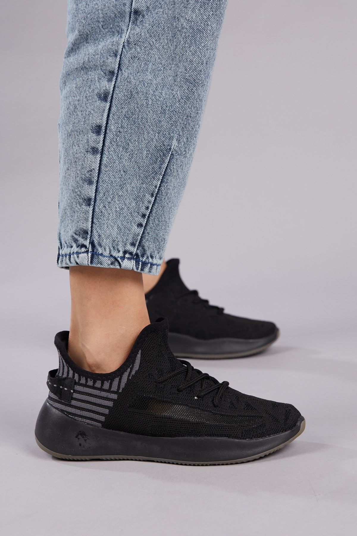 Tonny Black Sneaker Schwarz Flacher Absatz Fast ausverkauft
