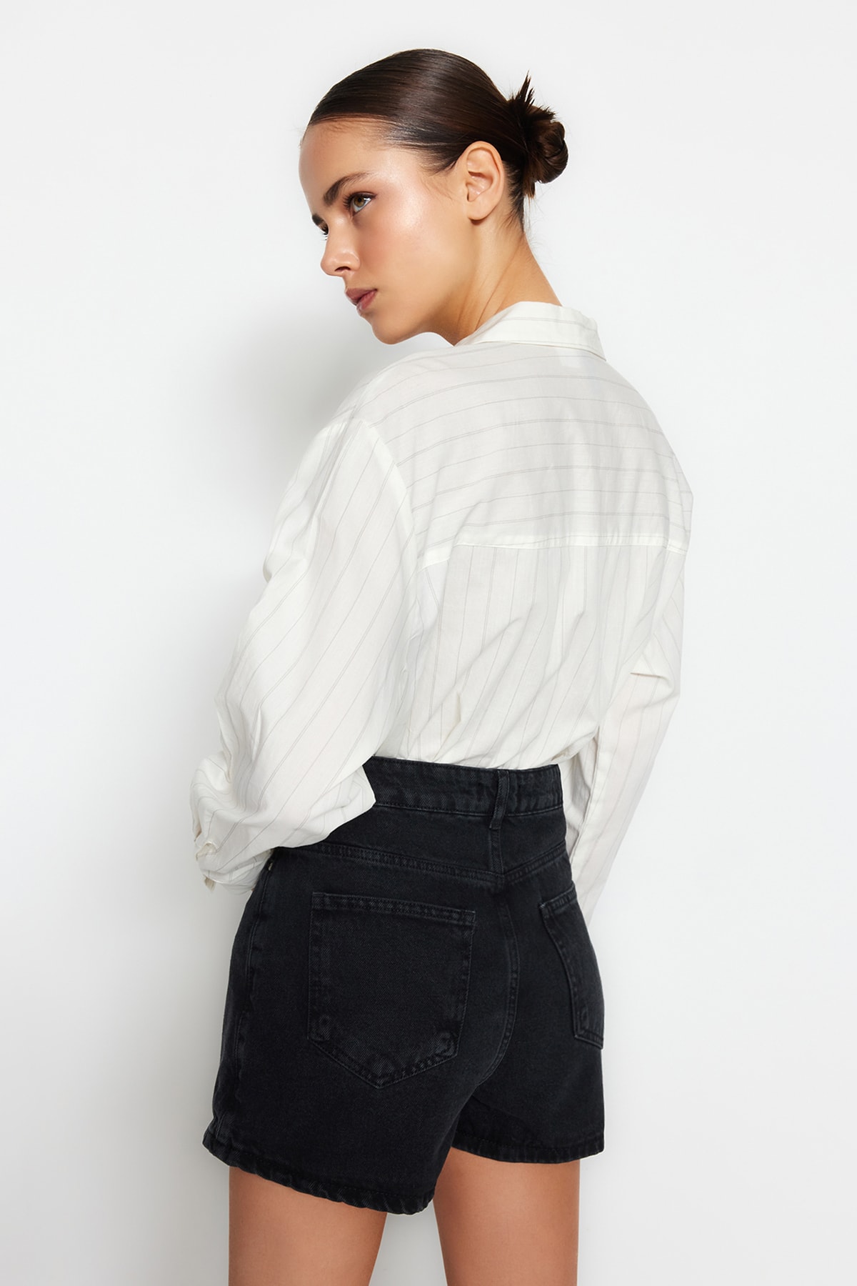 Trendyolmilla  Siyah More Sustainable Mini Denim Şort Etek TWOSS23SR00190 - Görsel 6