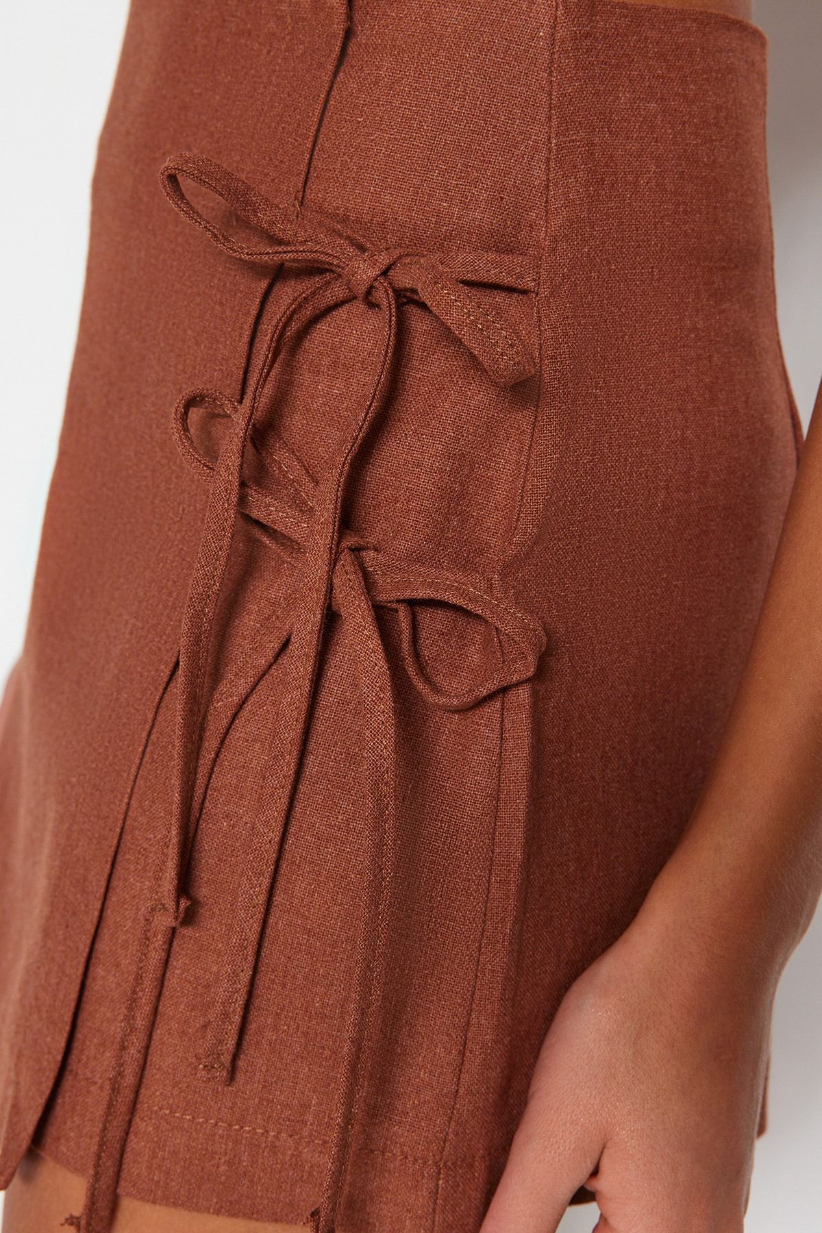 Trendyol Collection-Hnědé tkané šortky ze 100% bavlny a Bermudy TBESS23SR00042 4