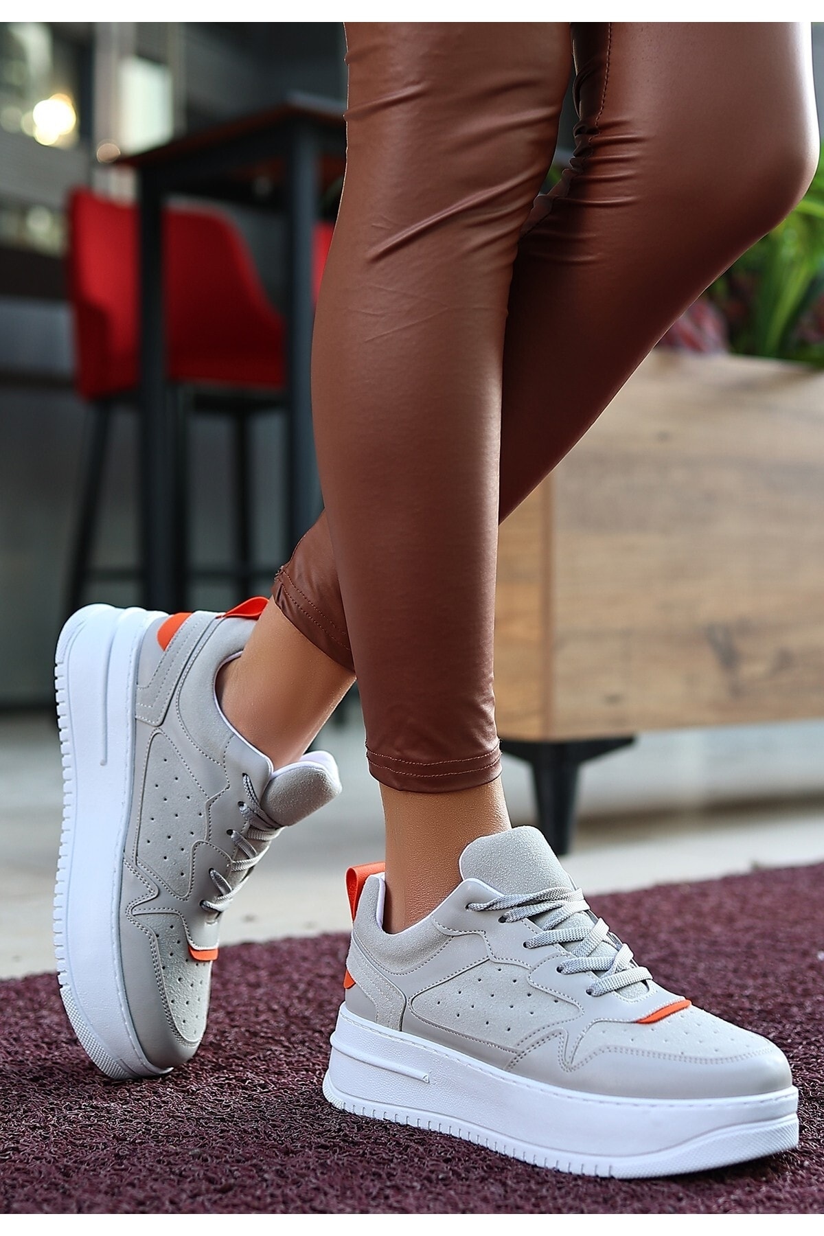 Gri Süet Turuncu Detaylı Bağcıklı Spor Kadın Ayakkabı
