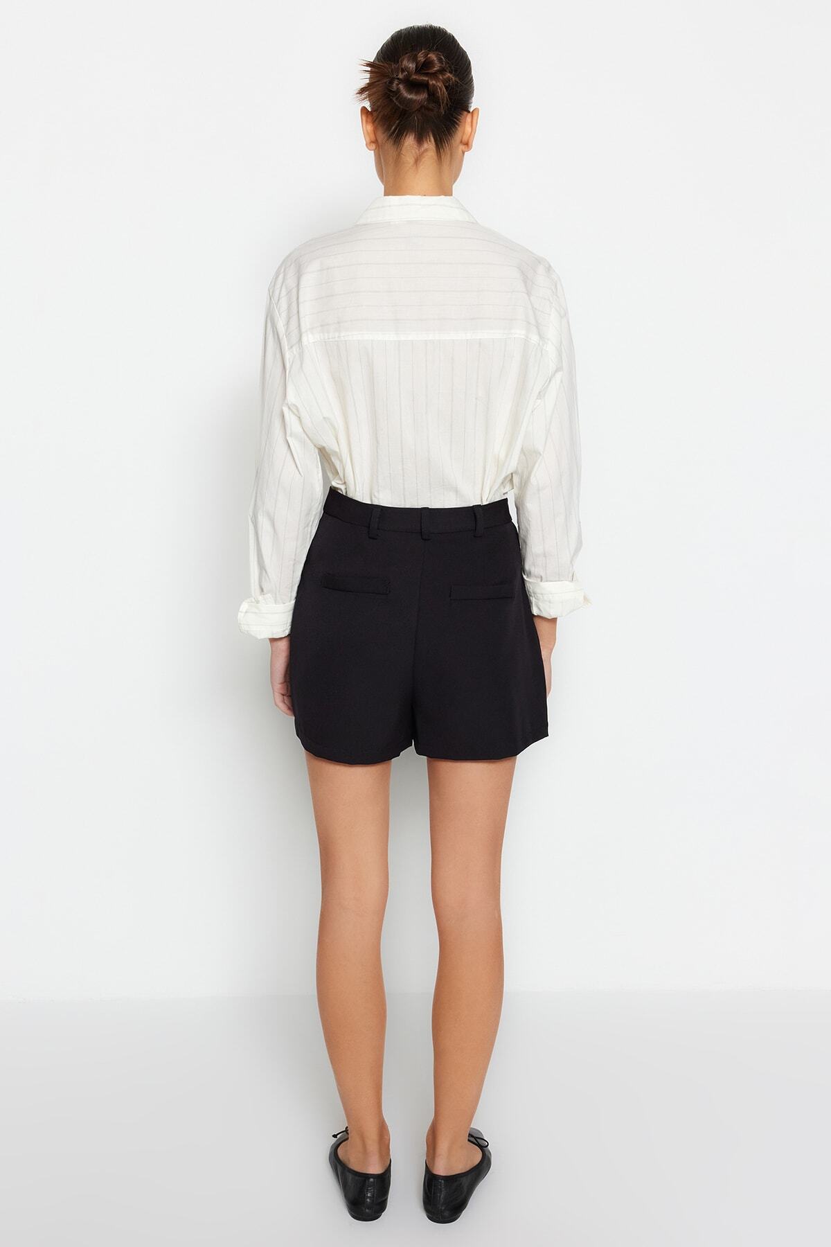 Trendyol Collection-Černé žebrované tkané šortky TWOSS23SR00079 5