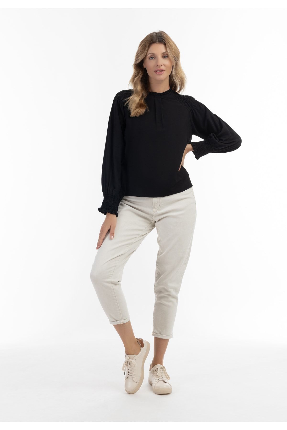 USHA Bluse Schwarz Regular Fit Fast ausverkauft
