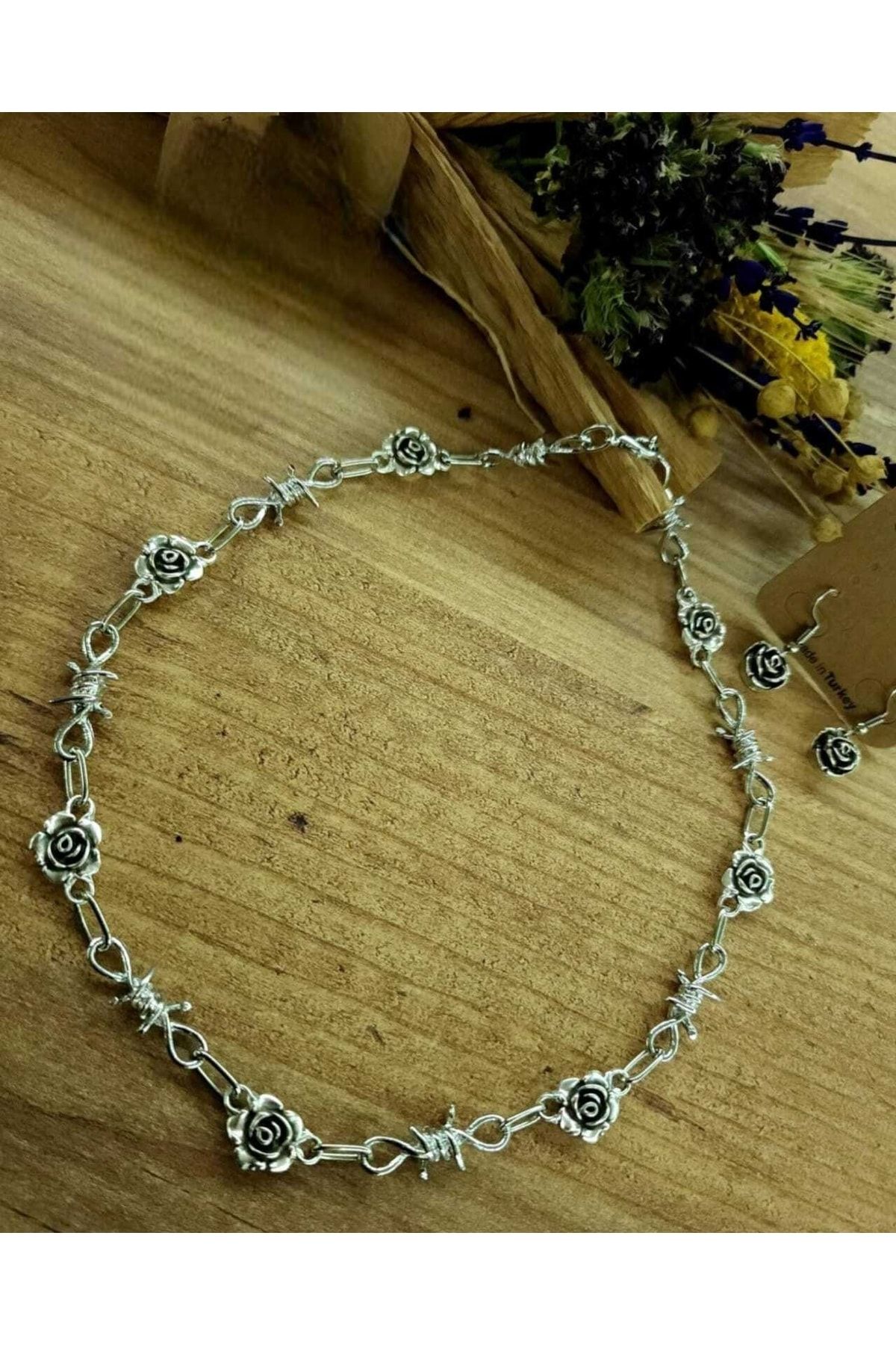 Rose thorn necklace new arrivals