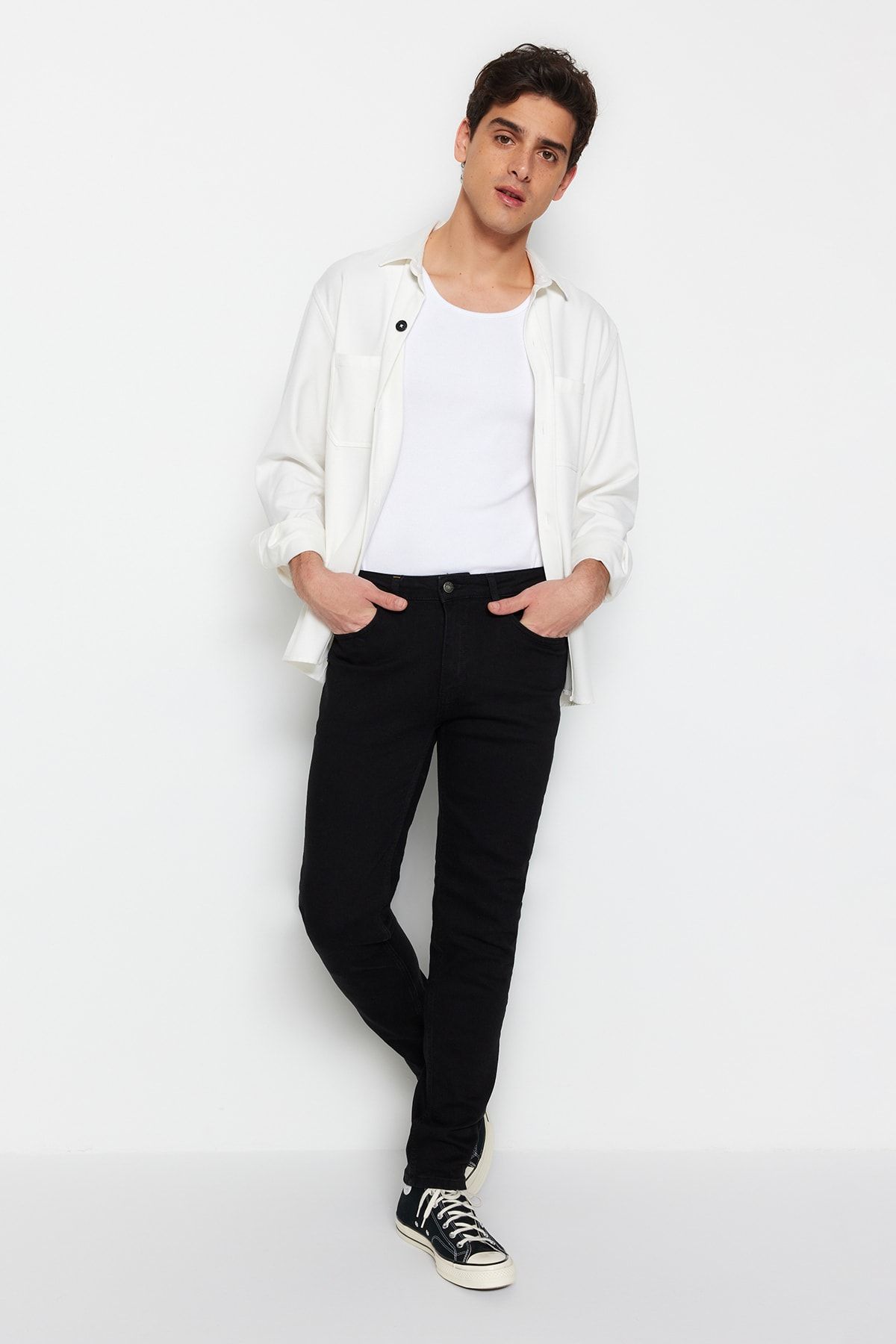 Trendyol Collection Elastyczne Czarne Dżinsy – Regular Fit Mężczyzna - 33