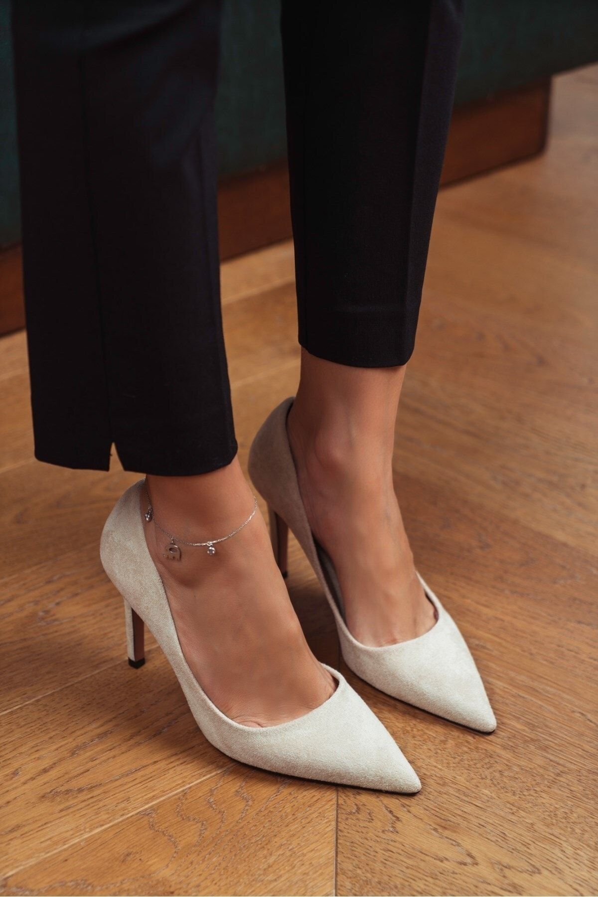 NİŞANTAŞI SHOES-Melody Béžové semišové špicaté dámske ihlice 3