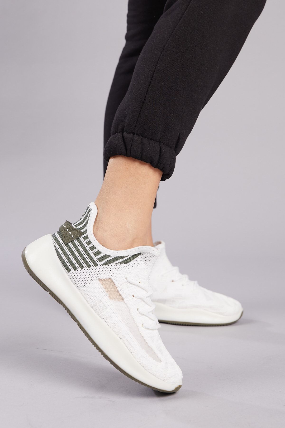 Tonny Black Sneaker Weiß Flacher Absatz Fast ausverkauft