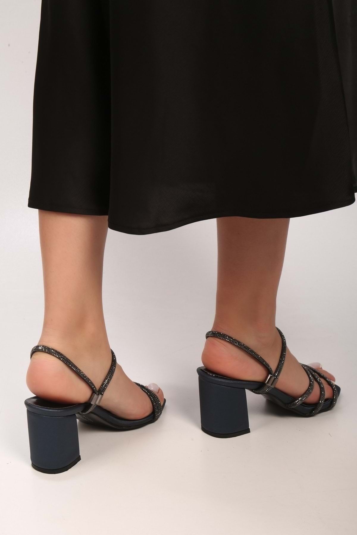Shoeberry-Dámské pantofle a boty Poas Navy Blue Satin Stone na podpatku 4
