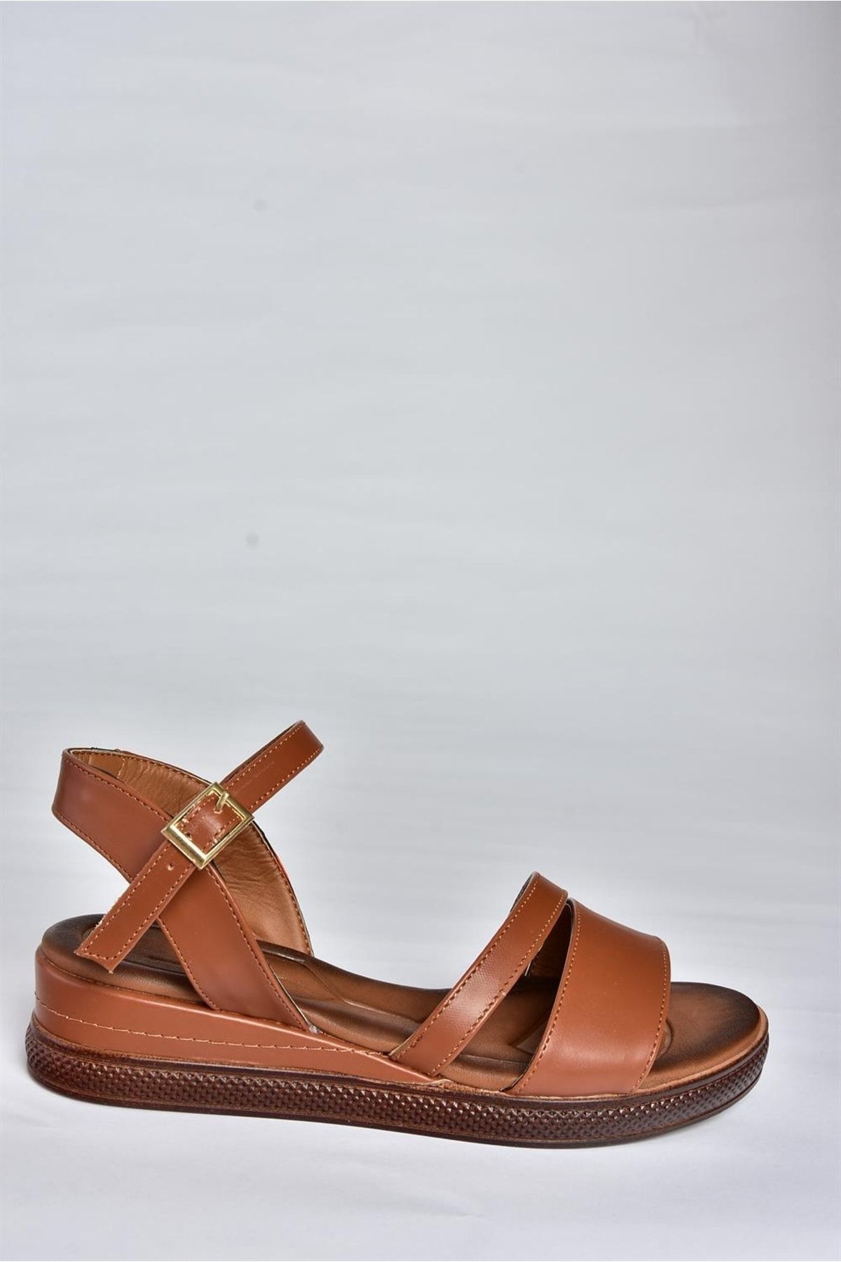 Fox Shoes-P674300709 Denní dámské sandály na klínovém podpatku hnědé barvy 5