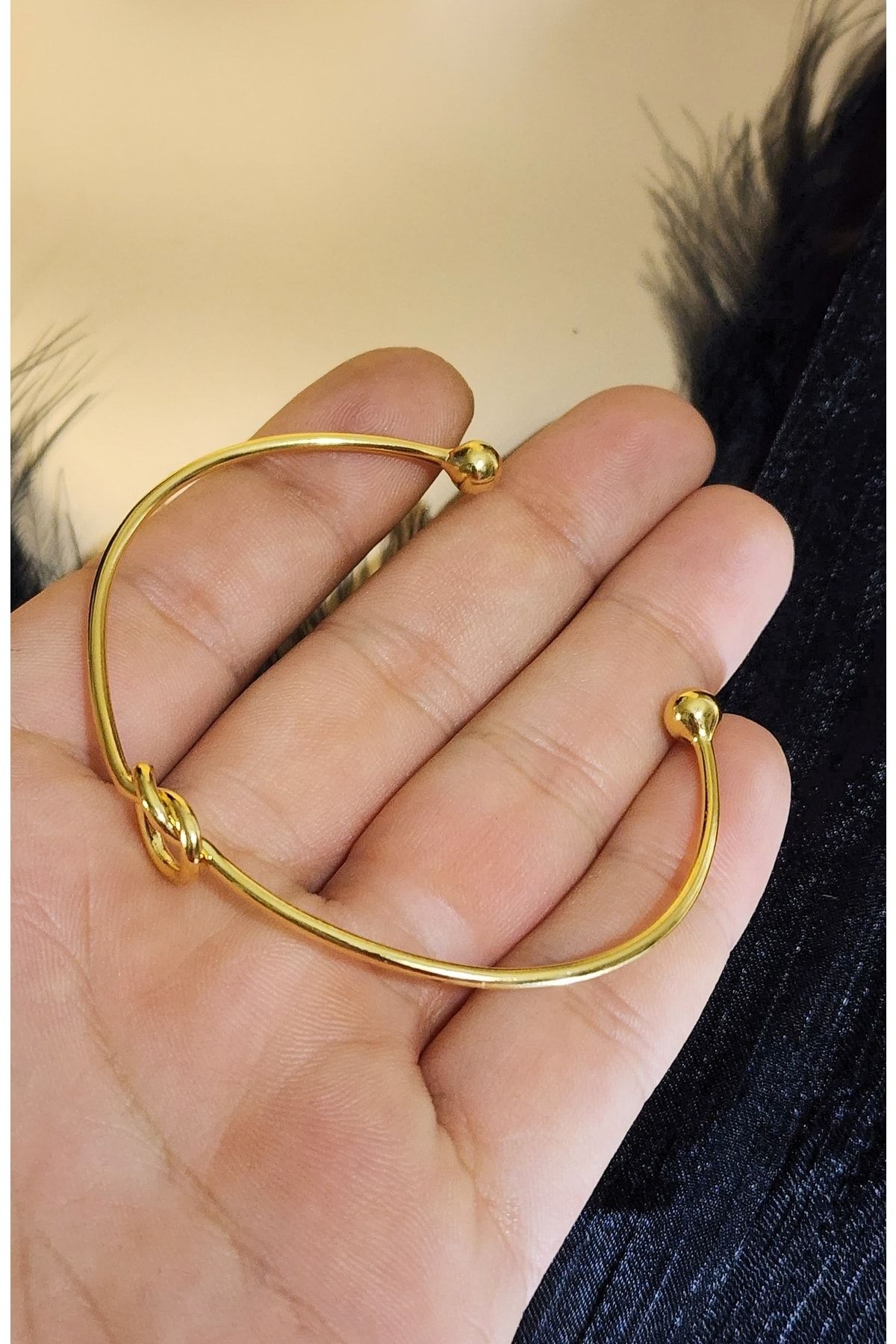 WONDER TOUCH Knot Bracelet gold Plated Adjustable Bracelet unisex