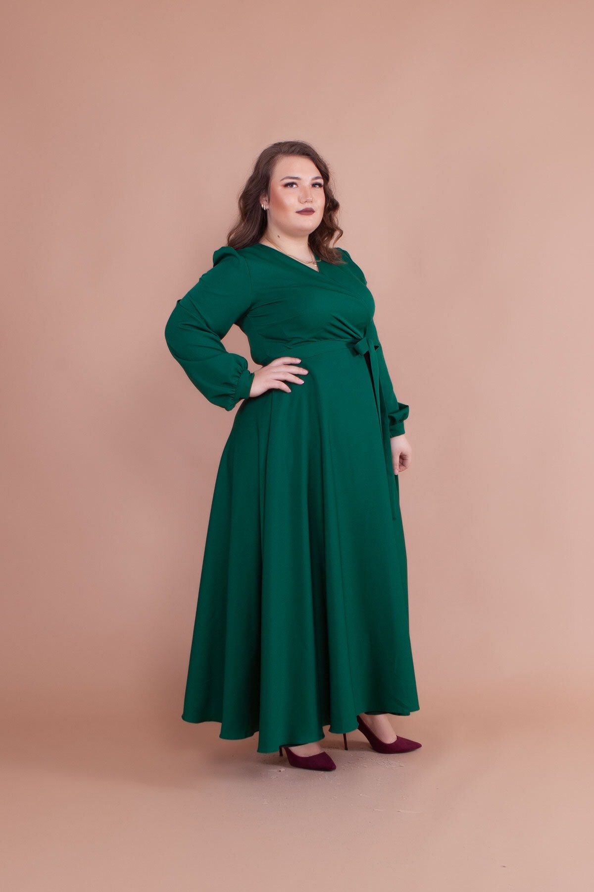 vuvutasarım Kadın Büyük Beden Esnek Atlas Kumaş Kuşak Detaylı Kruvaze Yaka Uzun Kollu Yeşil Abiye Elbise 110